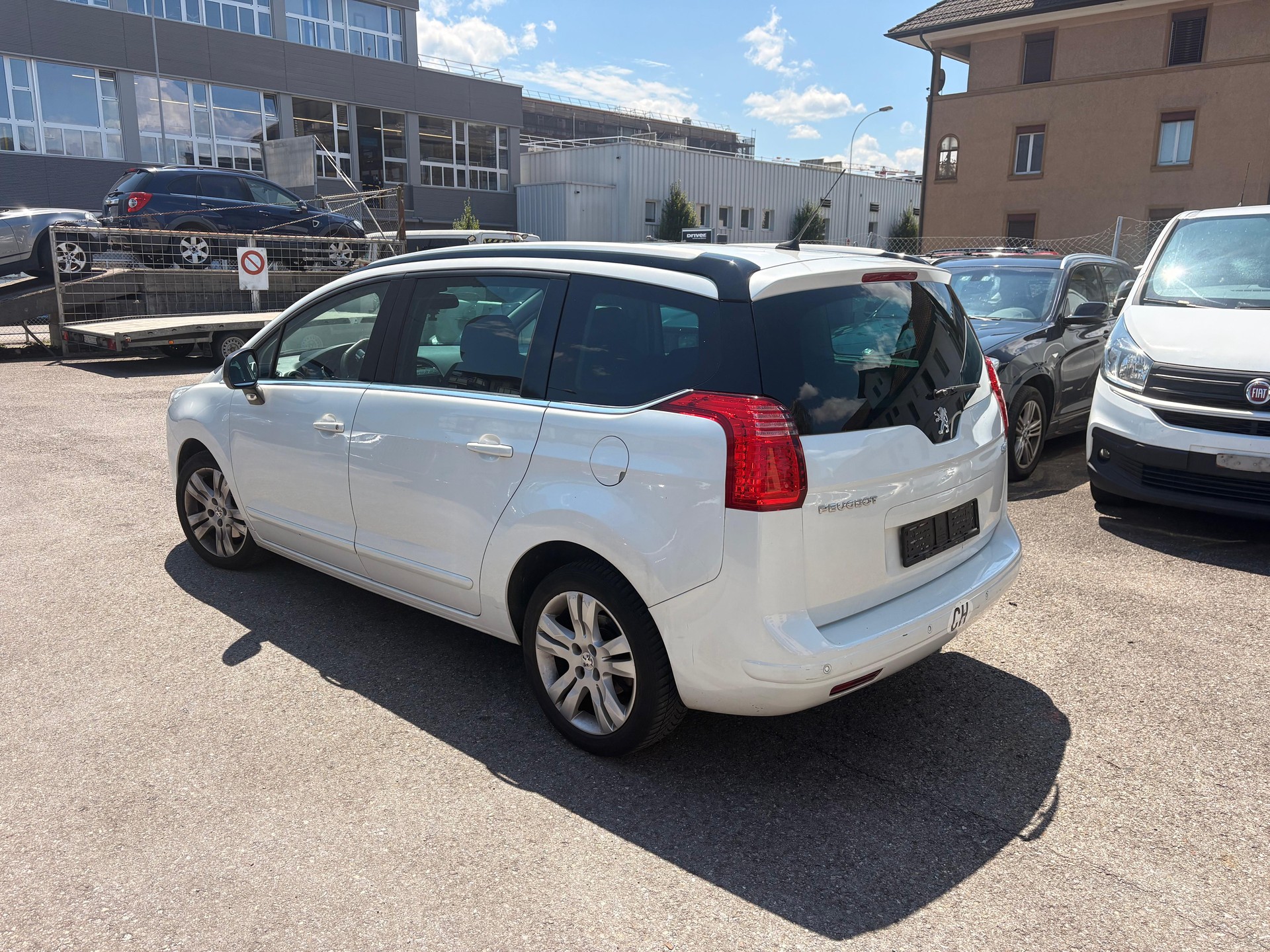 PEUGEOT 5008 2.0 HDI Active-image-2