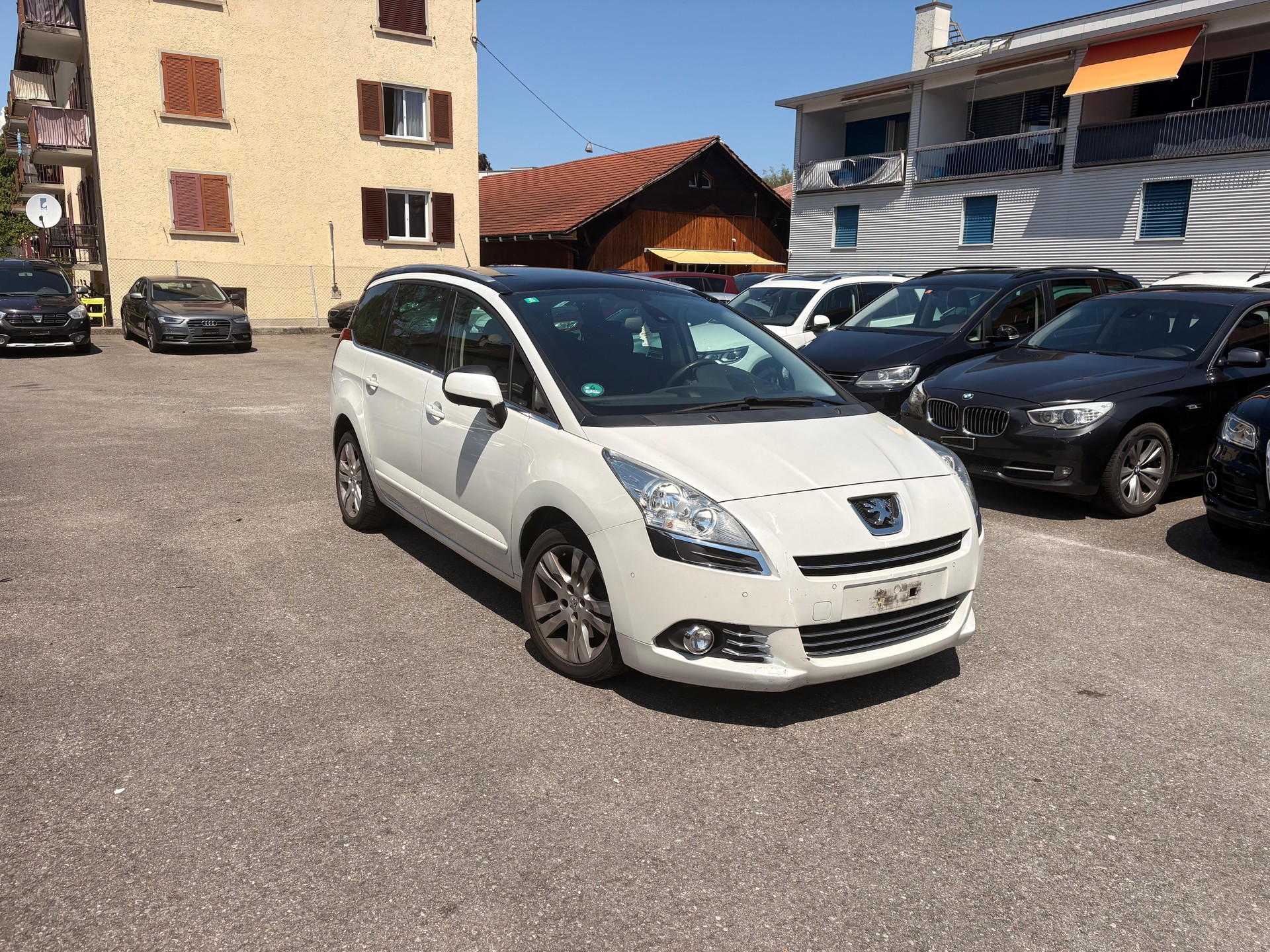 PEUGEOT 5008 2.0 HDI Active-image-1