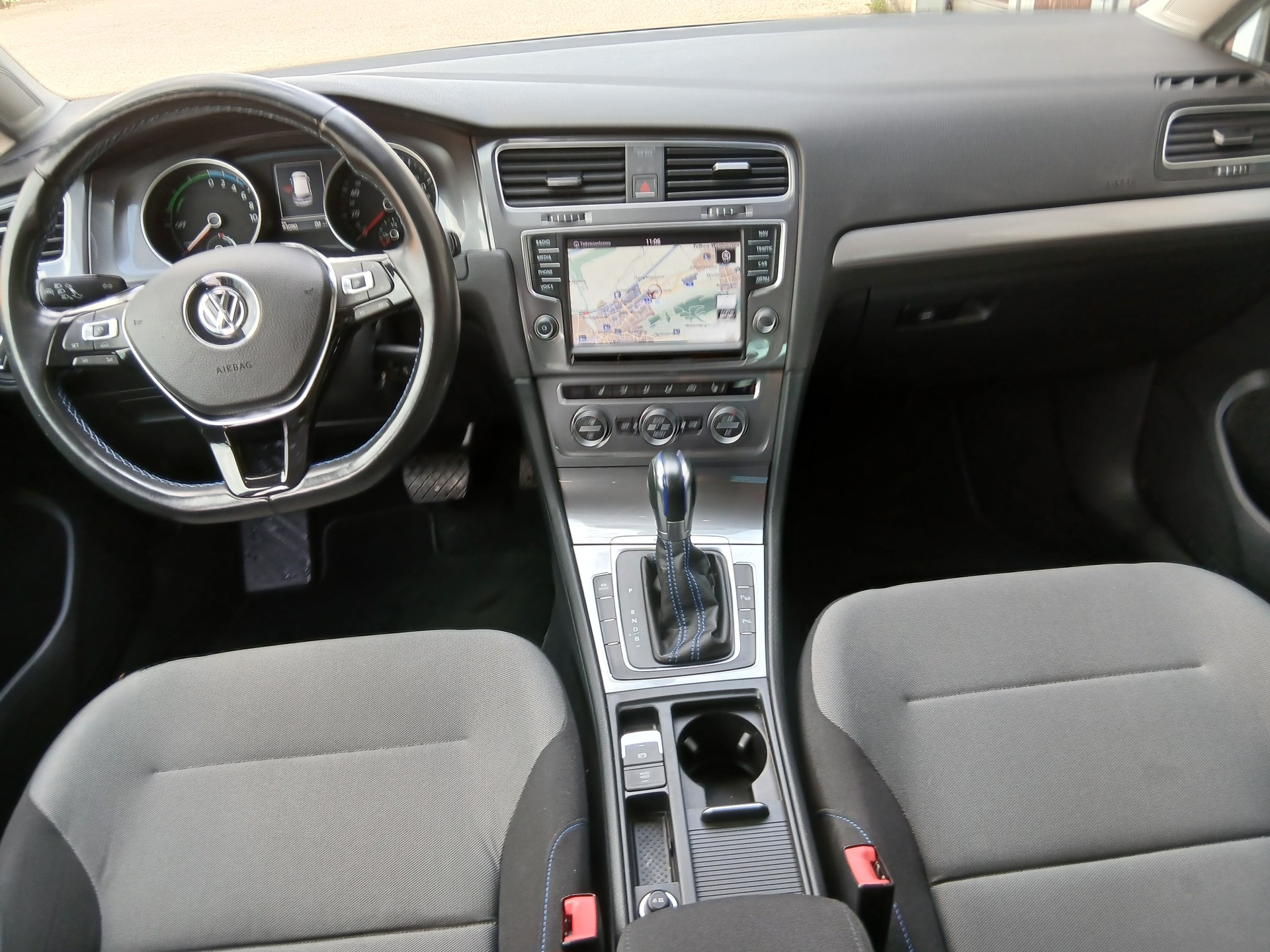 VW e-Golf Voll-Elektro mit CCS-Laden Batterie-Garantie bis 07/2027-image-9