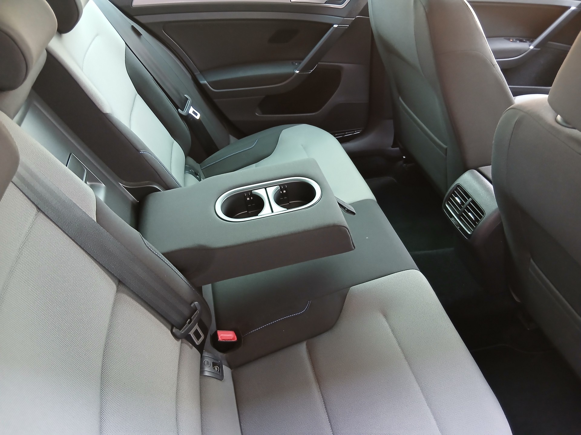 VW e-Golf Voll-Elektro mit CCS-Laden Batterie-Garantie bis 07/2027-image-13
