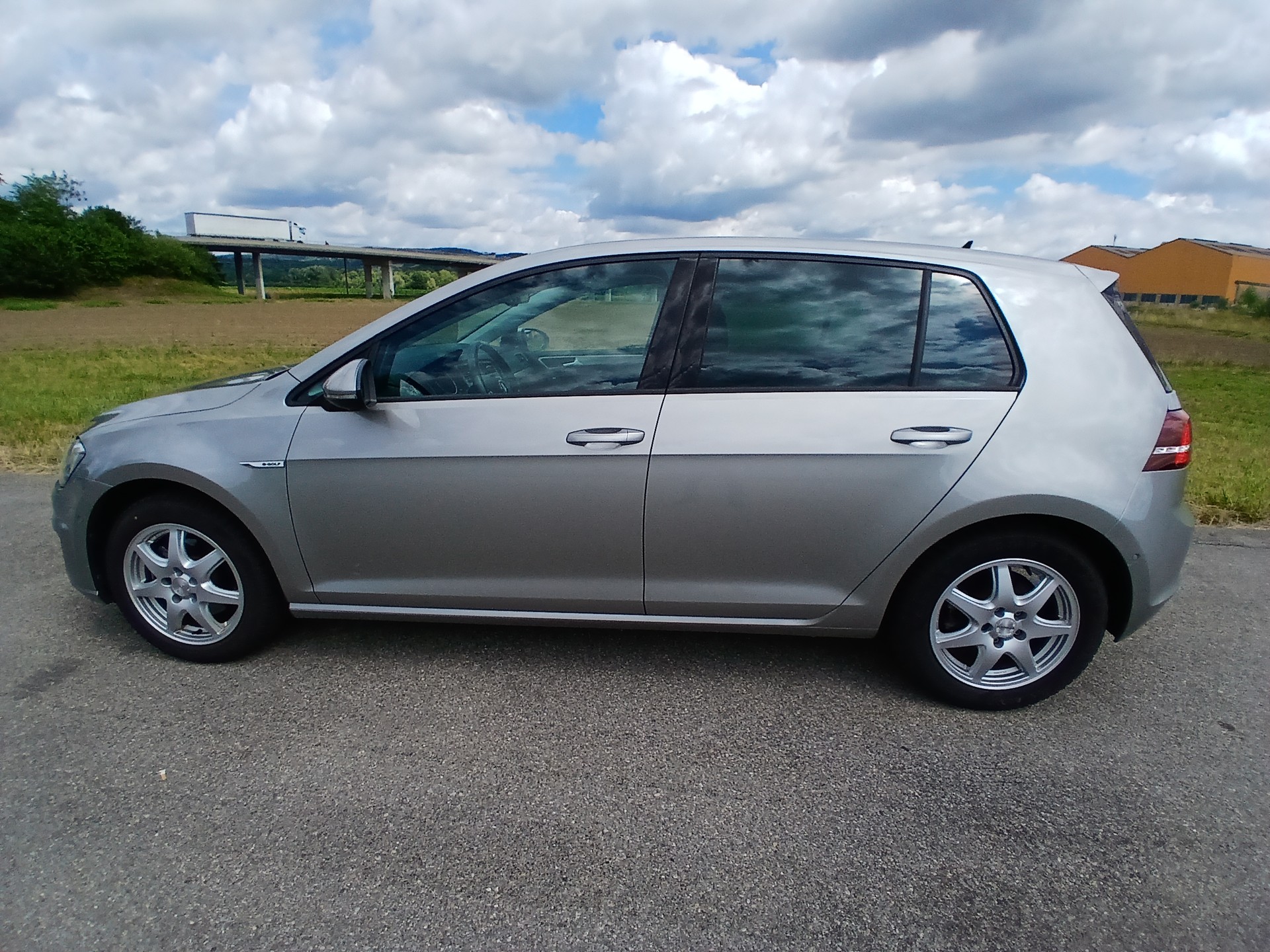 VW e-Golf Voll-Elektro mit CCS-Laden Batterie-Garantie bis 07/2027-image-1