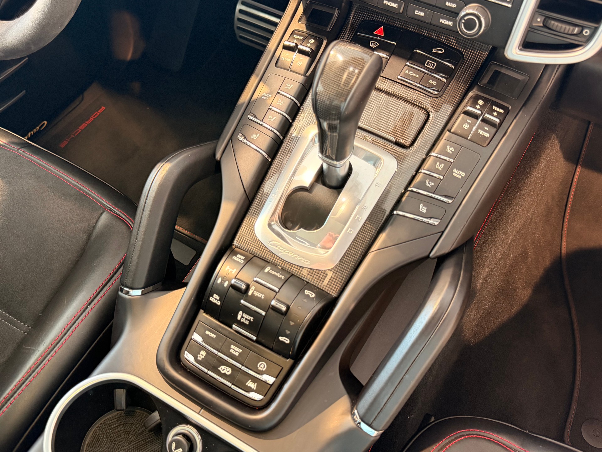 PORSCHE Cayenne GTS inkl. PORSCHE APPROVED-image-27