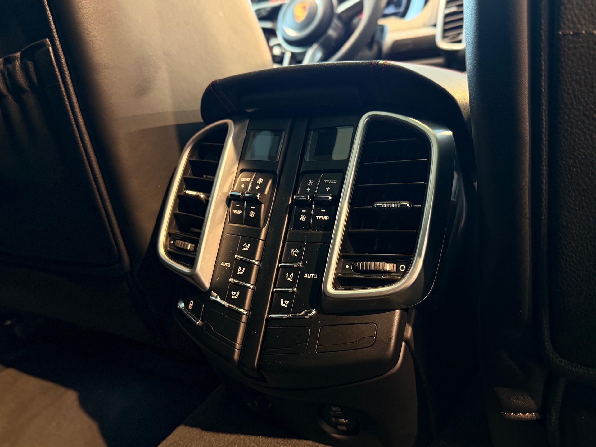 PORSCHE Cayenne GTS inkl. PORSCHE APPROVED-image-31