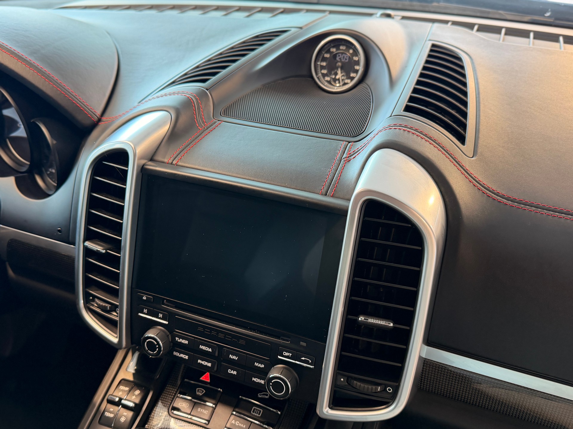 PORSCHE Cayenne GTS inkl. PORSCHE APPROVED-image-28