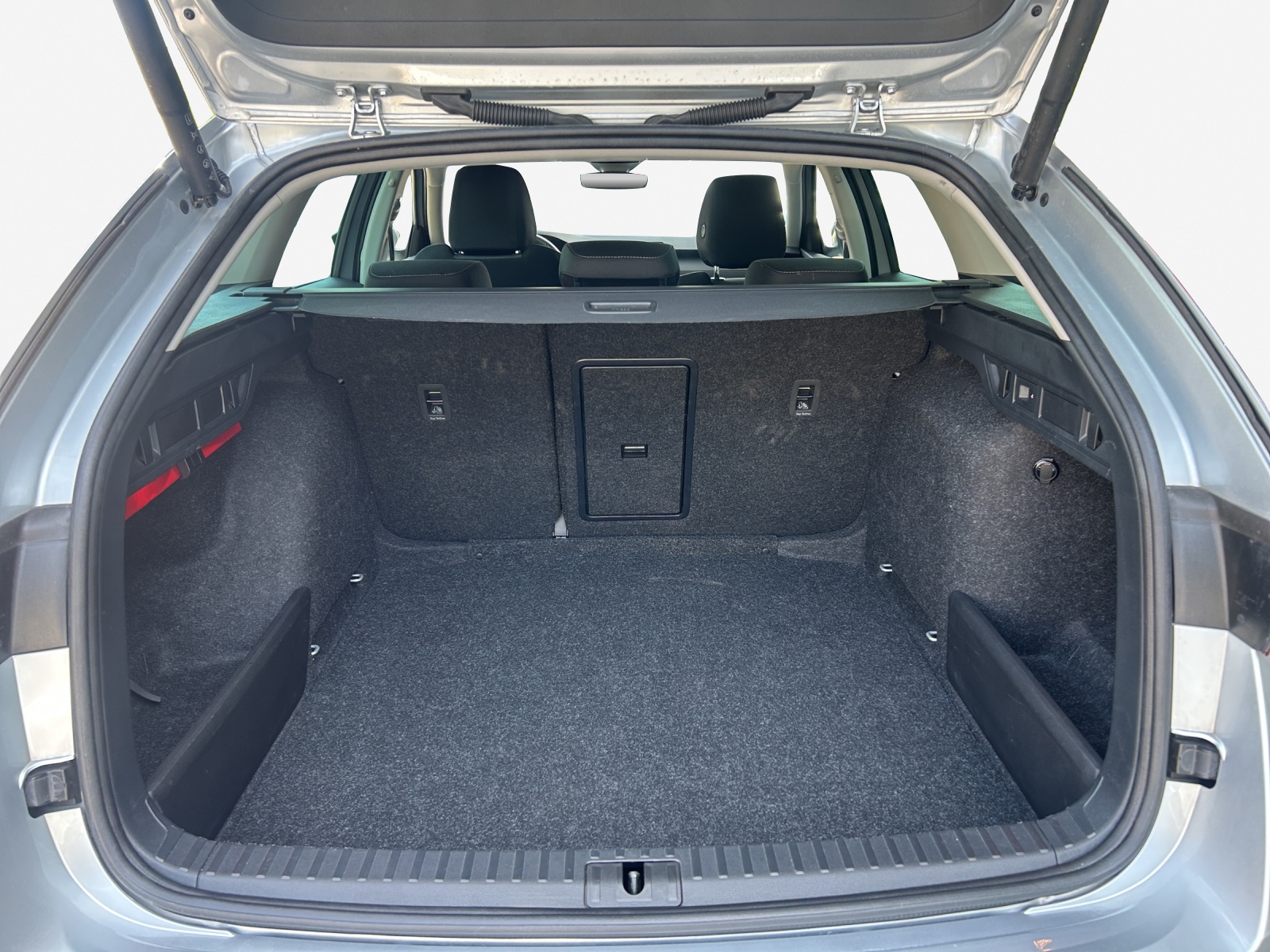 SKODA Octavia Combi 1.5 TSI mHEV DSG Dynamic-image-12