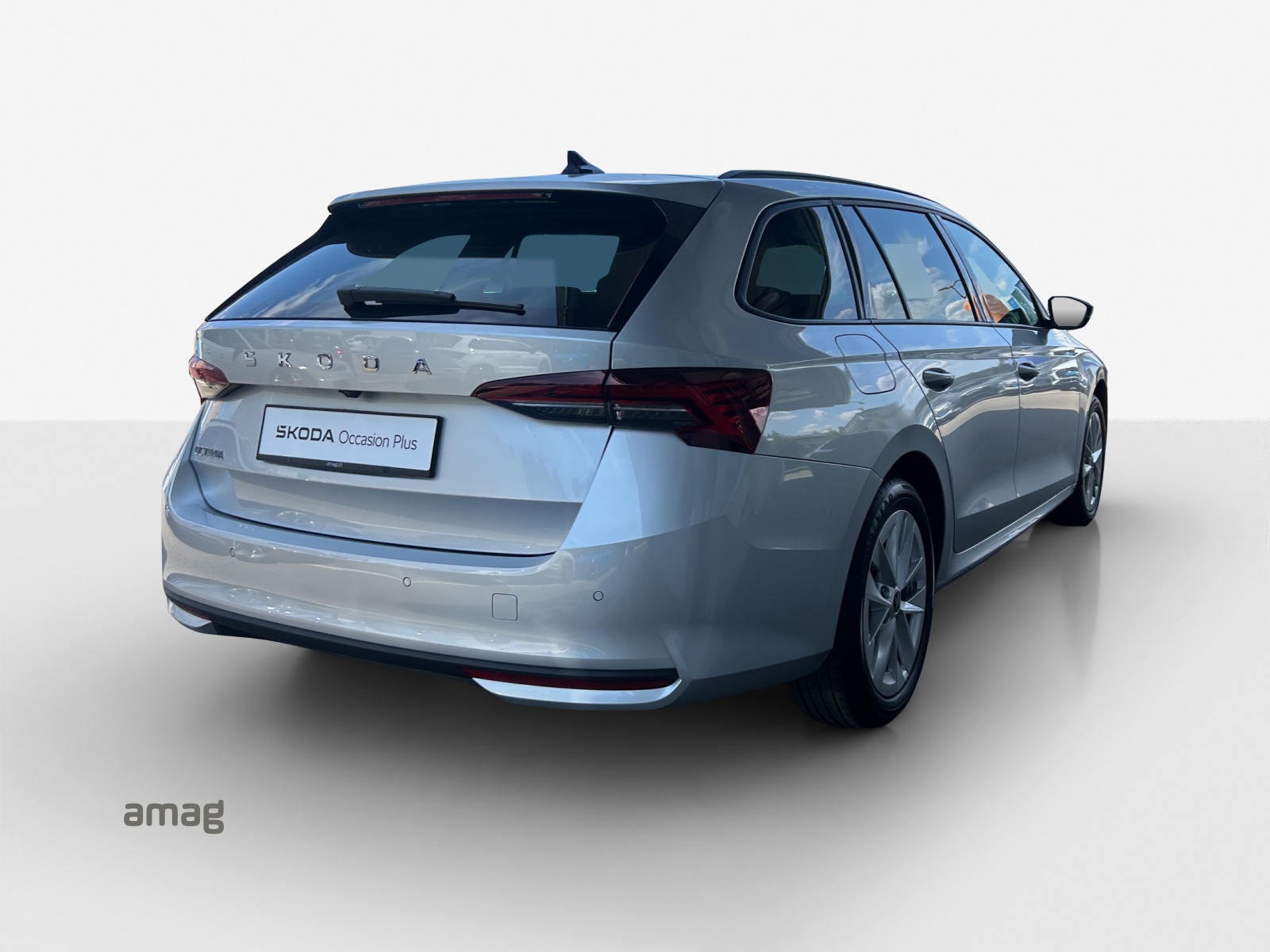 SKODA Octavia Combi 1.5 TSI mHEV DSG Dynamic-image-4