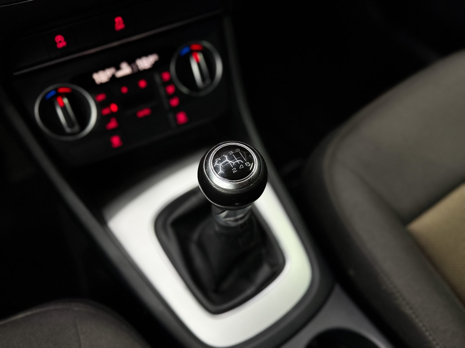 AUDI Q3 1.4 TFSI ultra sport-image-16