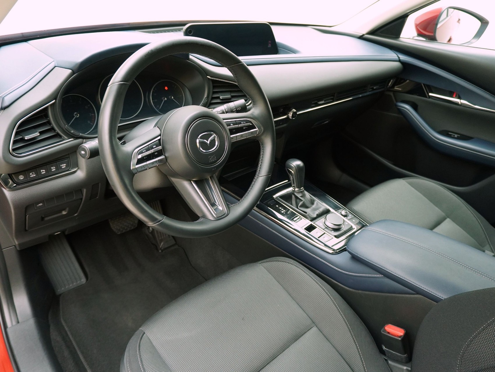 MAZDA CX-30 2.0 180 Revolution AWD-image-9
