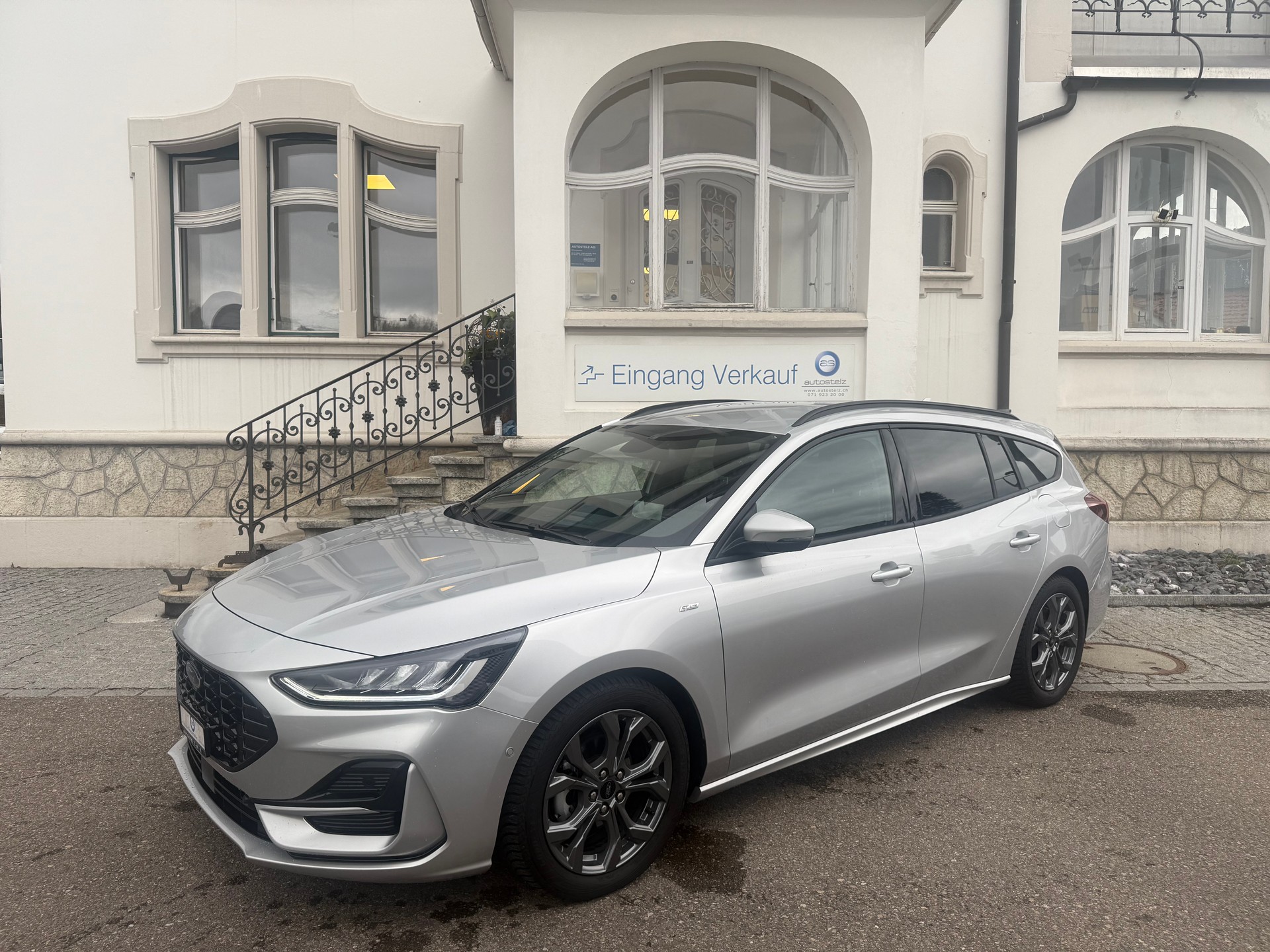FORD Focus Station Wagon 1.0i EcoB Hybrid 155 ST-Line X-image-0