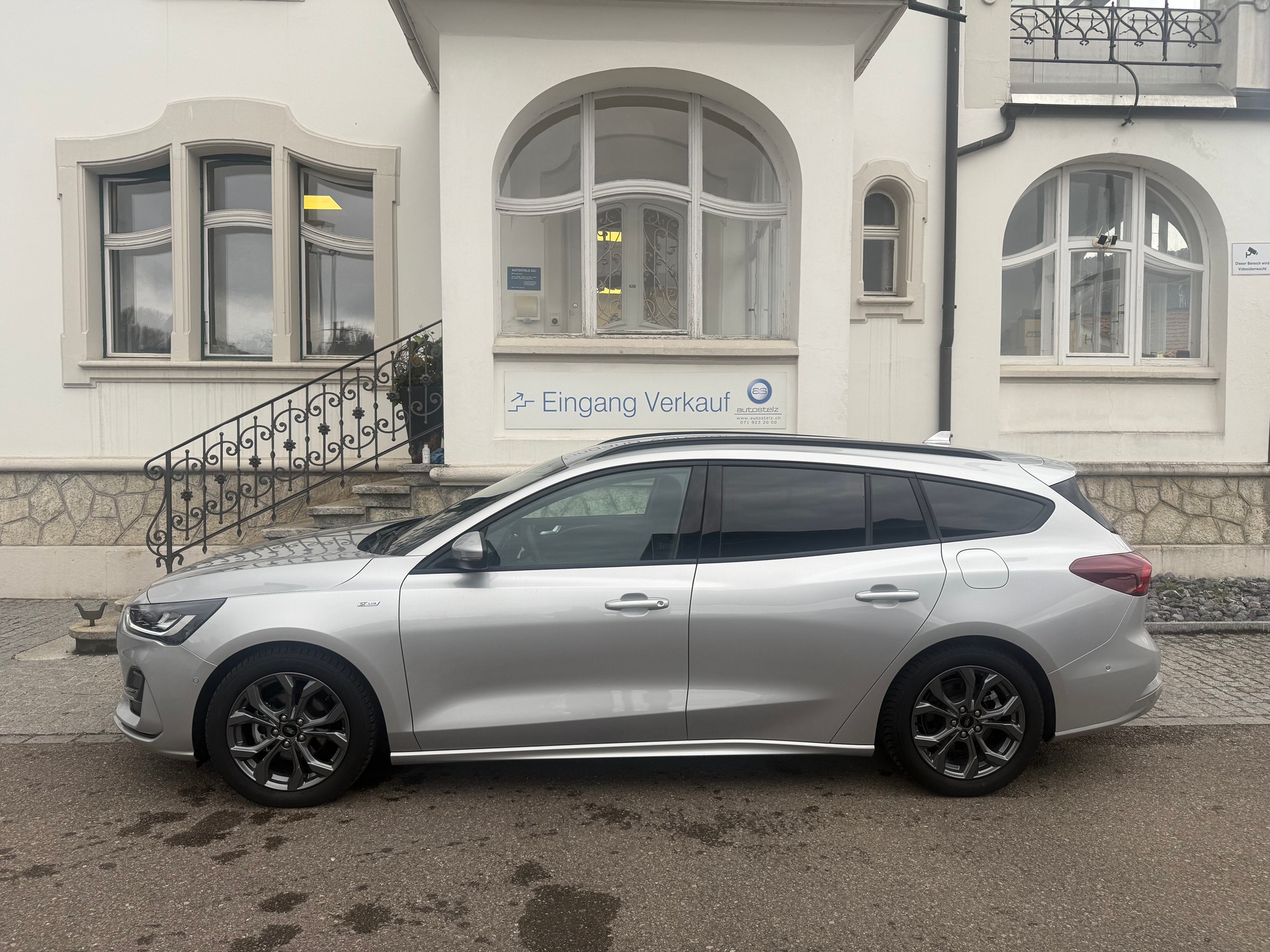 FORD Focus Station Wagon 1.0i EcoB Hybrid 155 ST-Line X-image-2