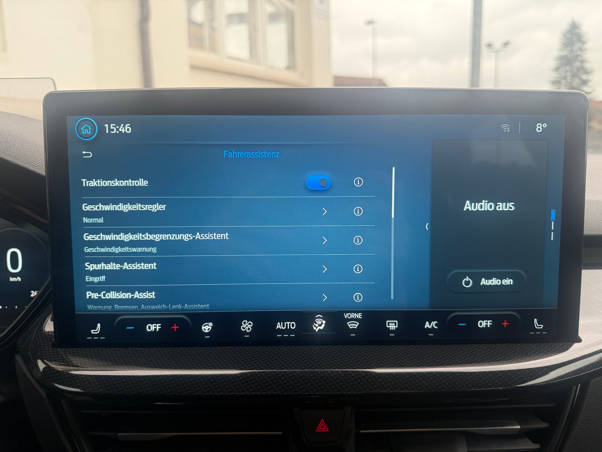 FORD Focus Station Wagon 1.0i EcoB Hybrid 155 ST-Line X-image-17