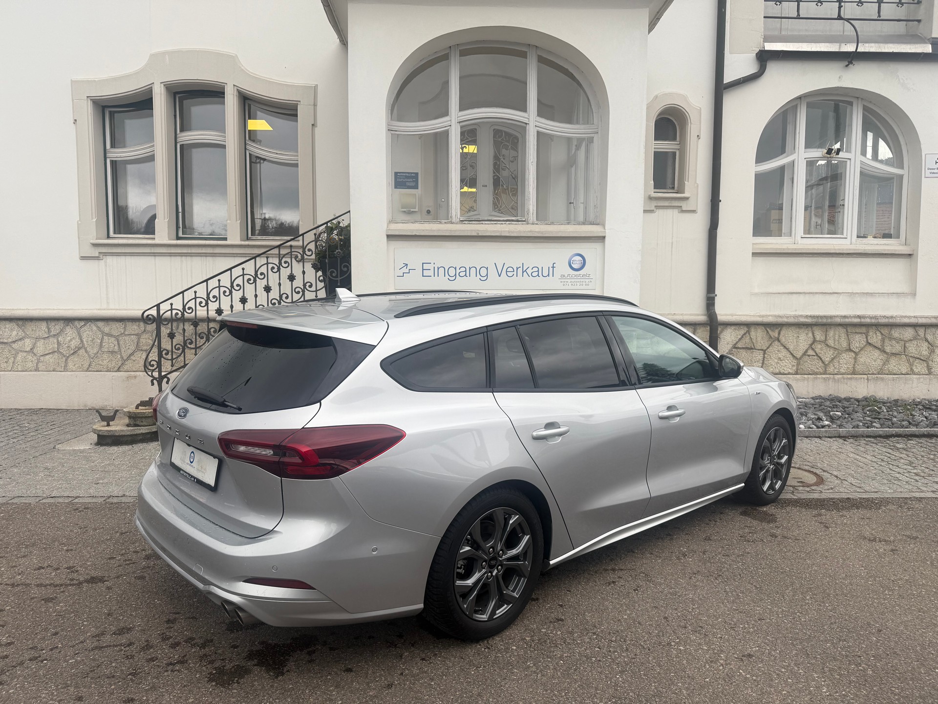 FORD Focus Station Wagon 1.0i EcoB Hybrid 155 ST-Line X-image-3