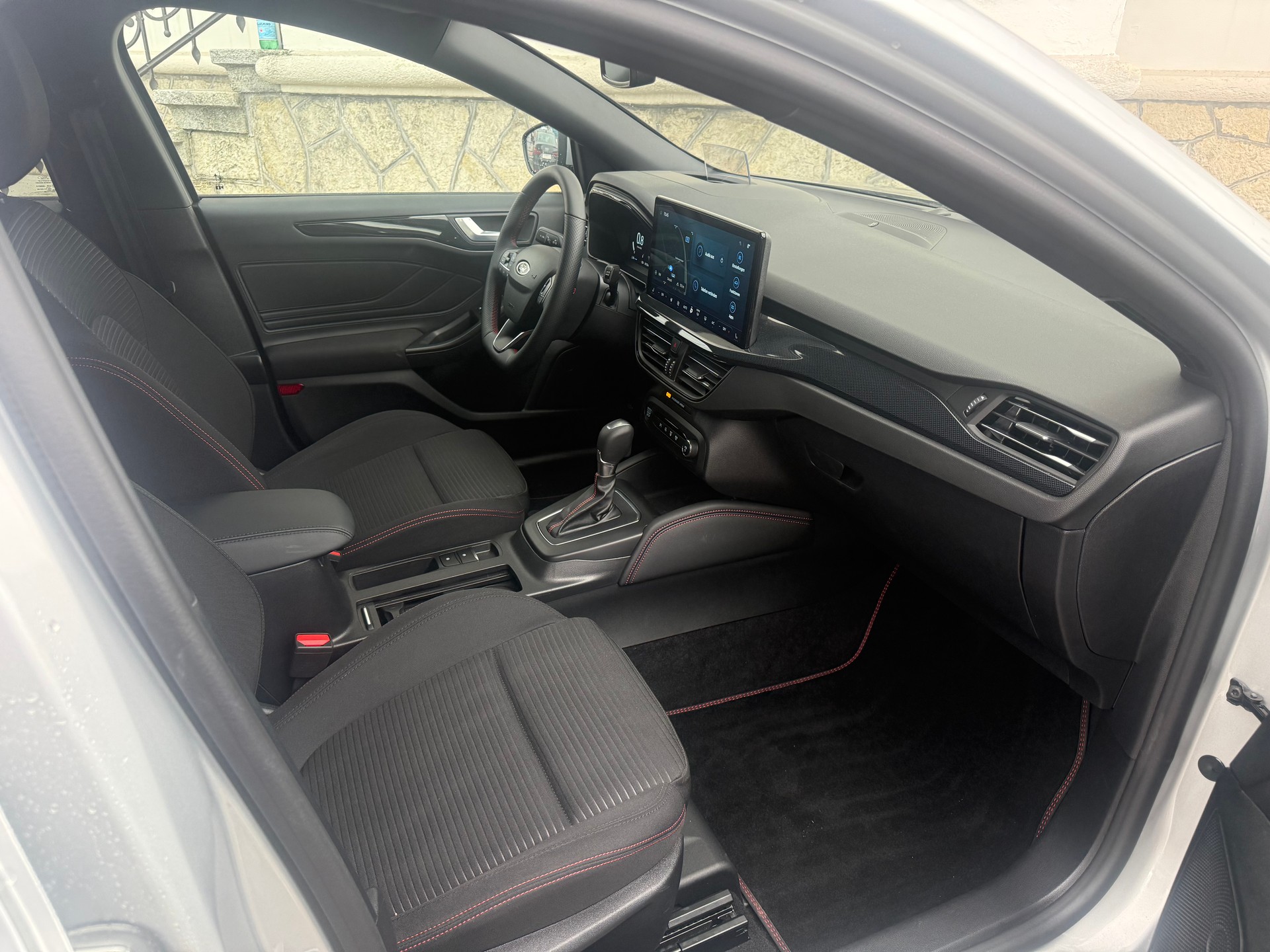 FORD Focus Station Wagon 1.0i EcoB Hybrid 155 ST-Line X-image-7