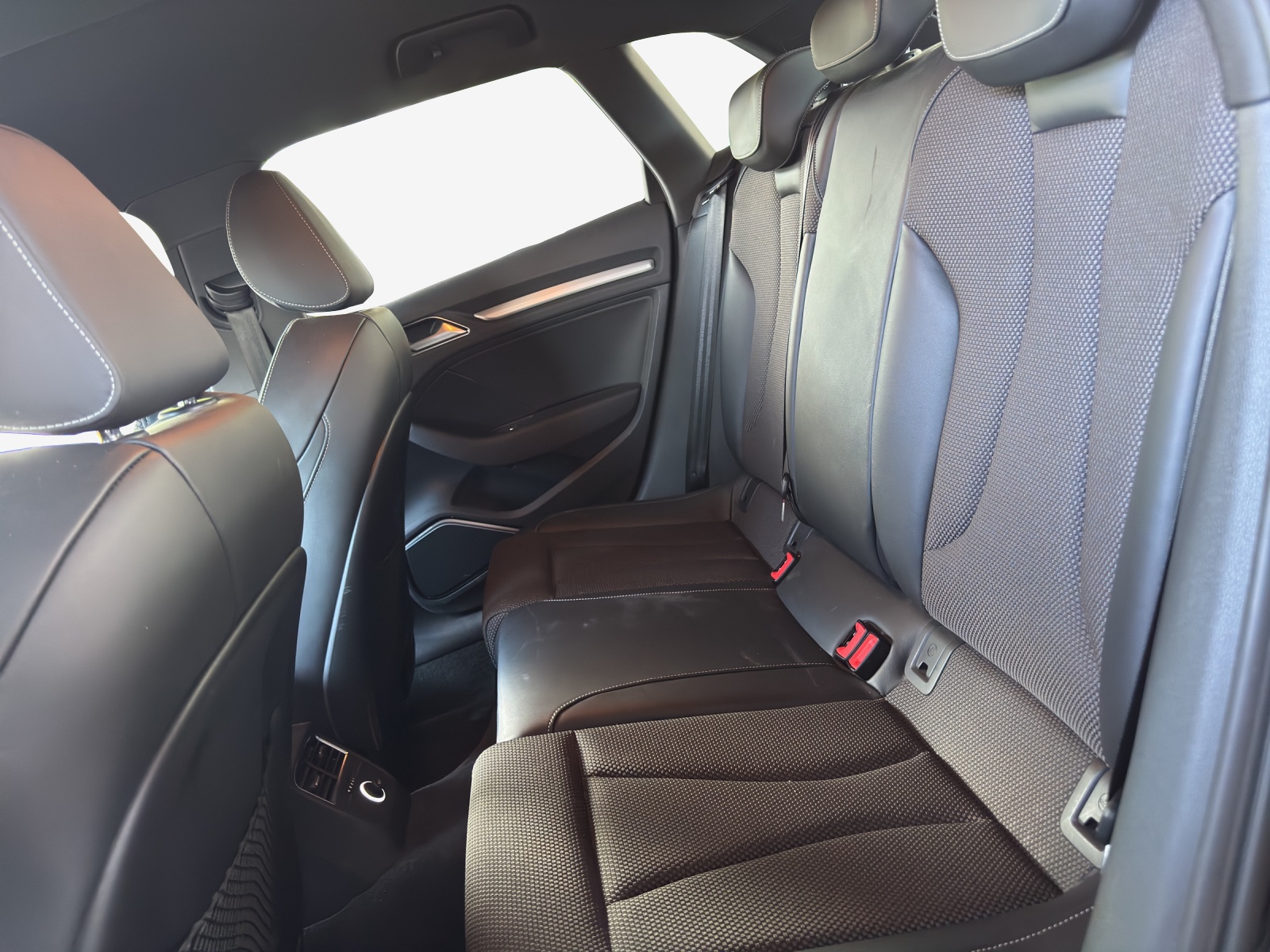 AUDI A3 Sportback 2.0 TFSI Sport-image-11