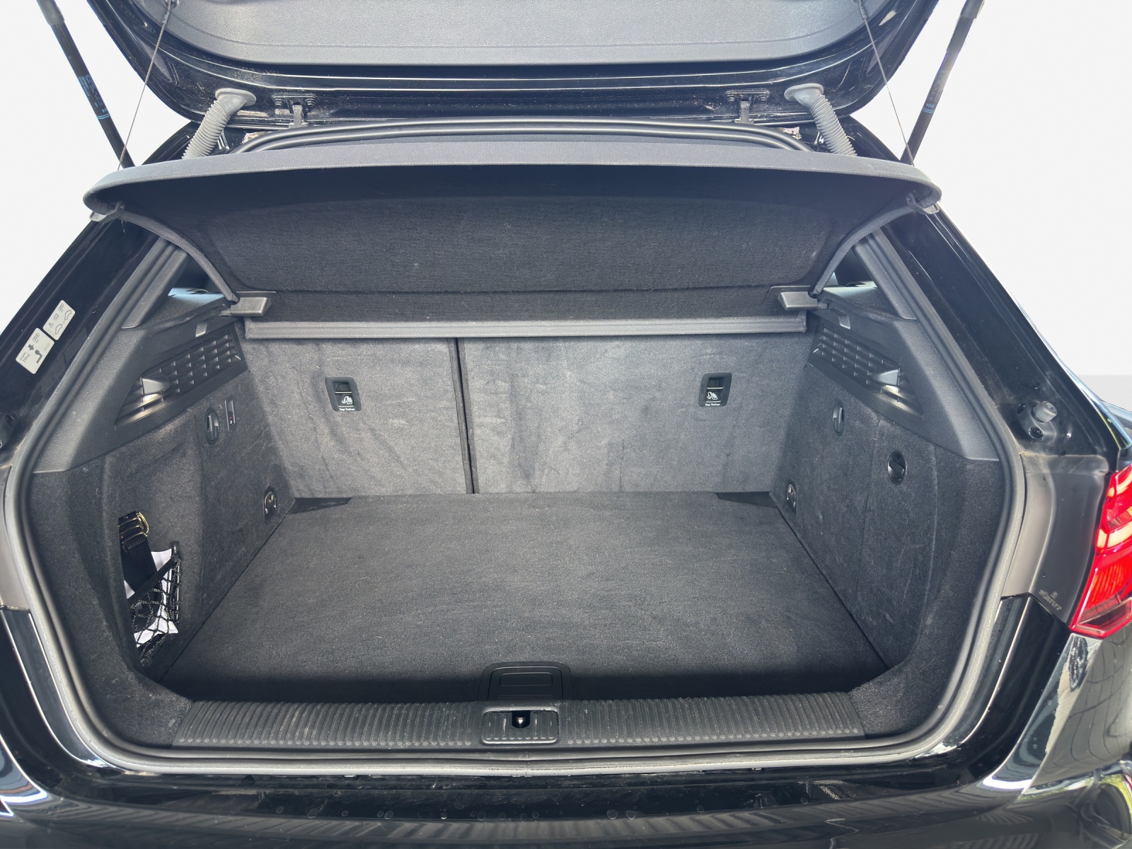 AUDI A3 Sportback 2.0 TFSI Sport-image-12