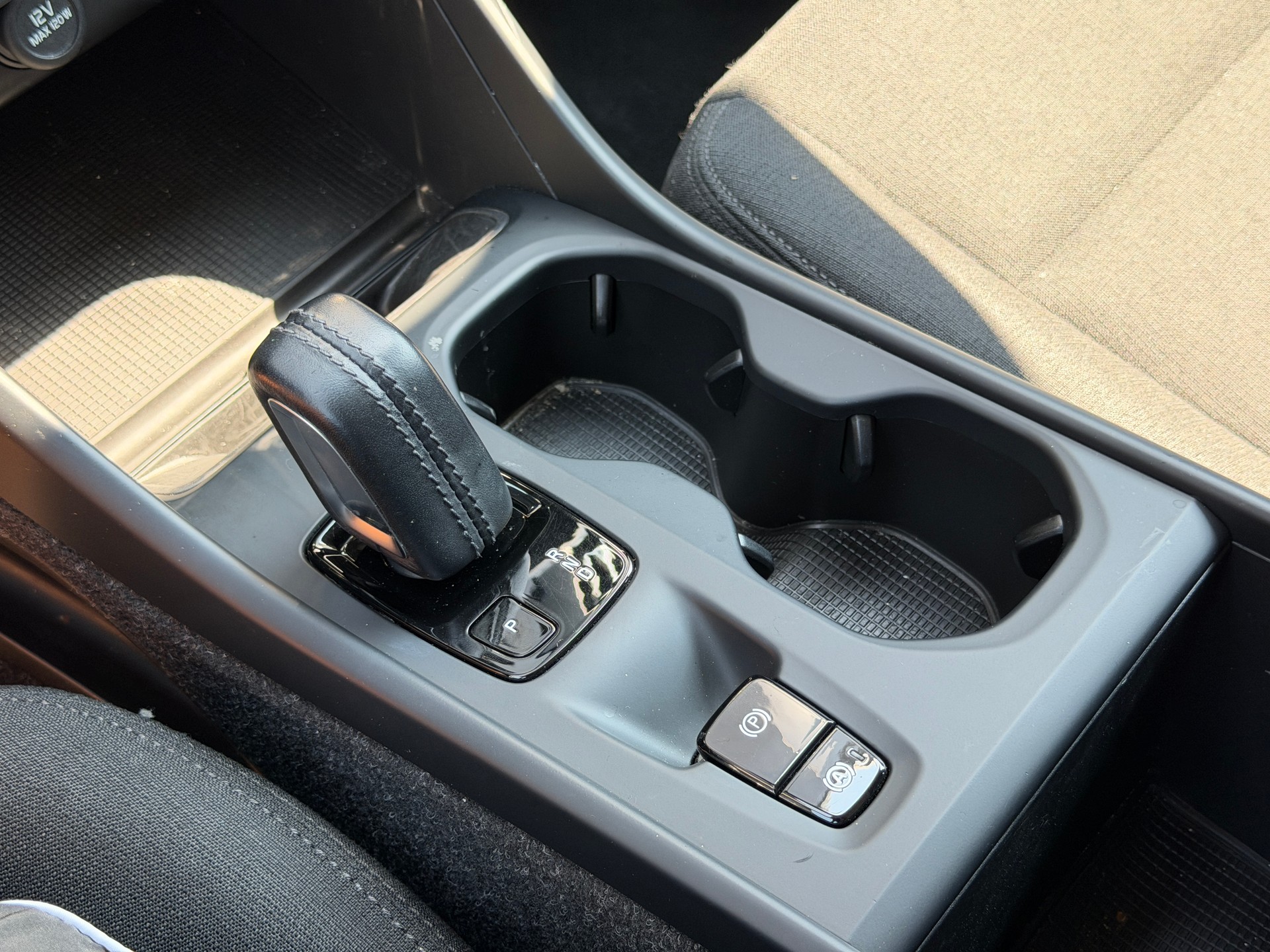 VOLVO XC40 T3 Momentum Geartronic *Assistenzpaket* *Rückfahrkamera*-image-18
