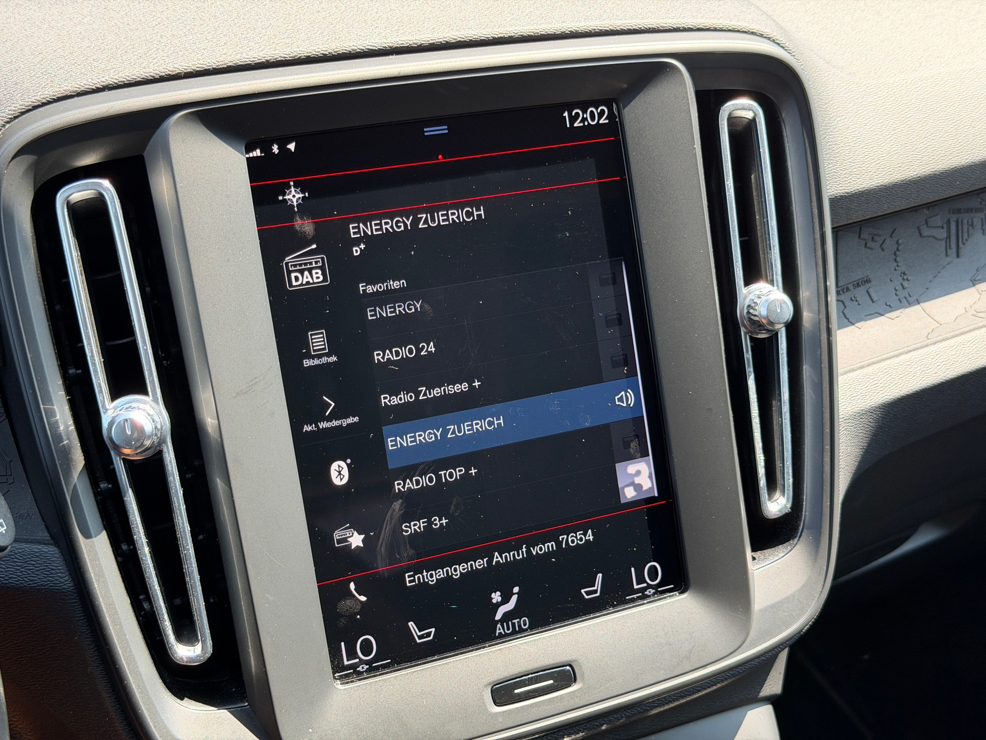 VOLVO XC40 T3 Momentum Geartronic *Assistenzpaket* *Rückfahrkamera*-image-24