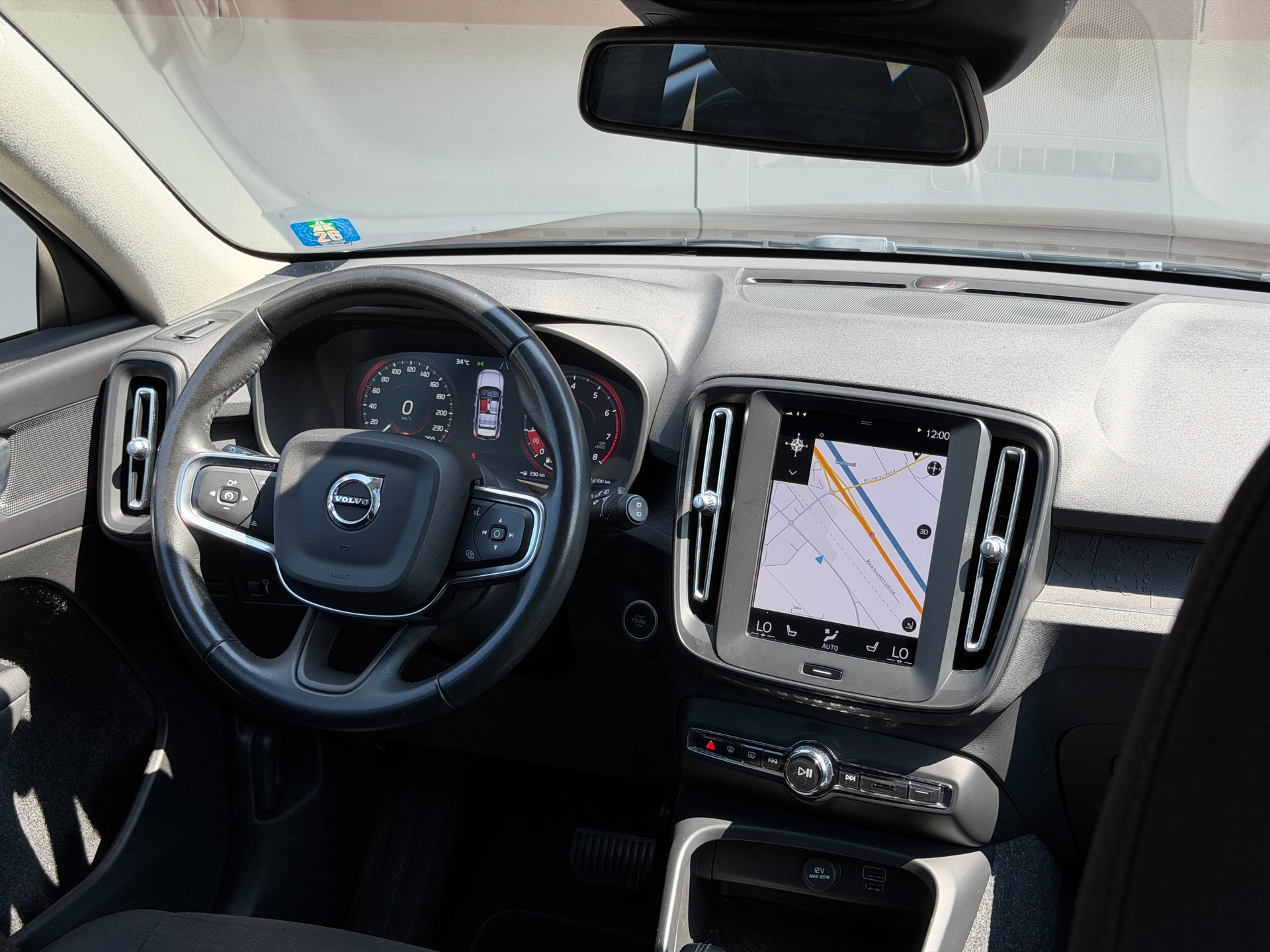 VOLVO XC40 T3 Momentum Geartronic *Assistenzpaket* *Rückfahrkamera*-image-27