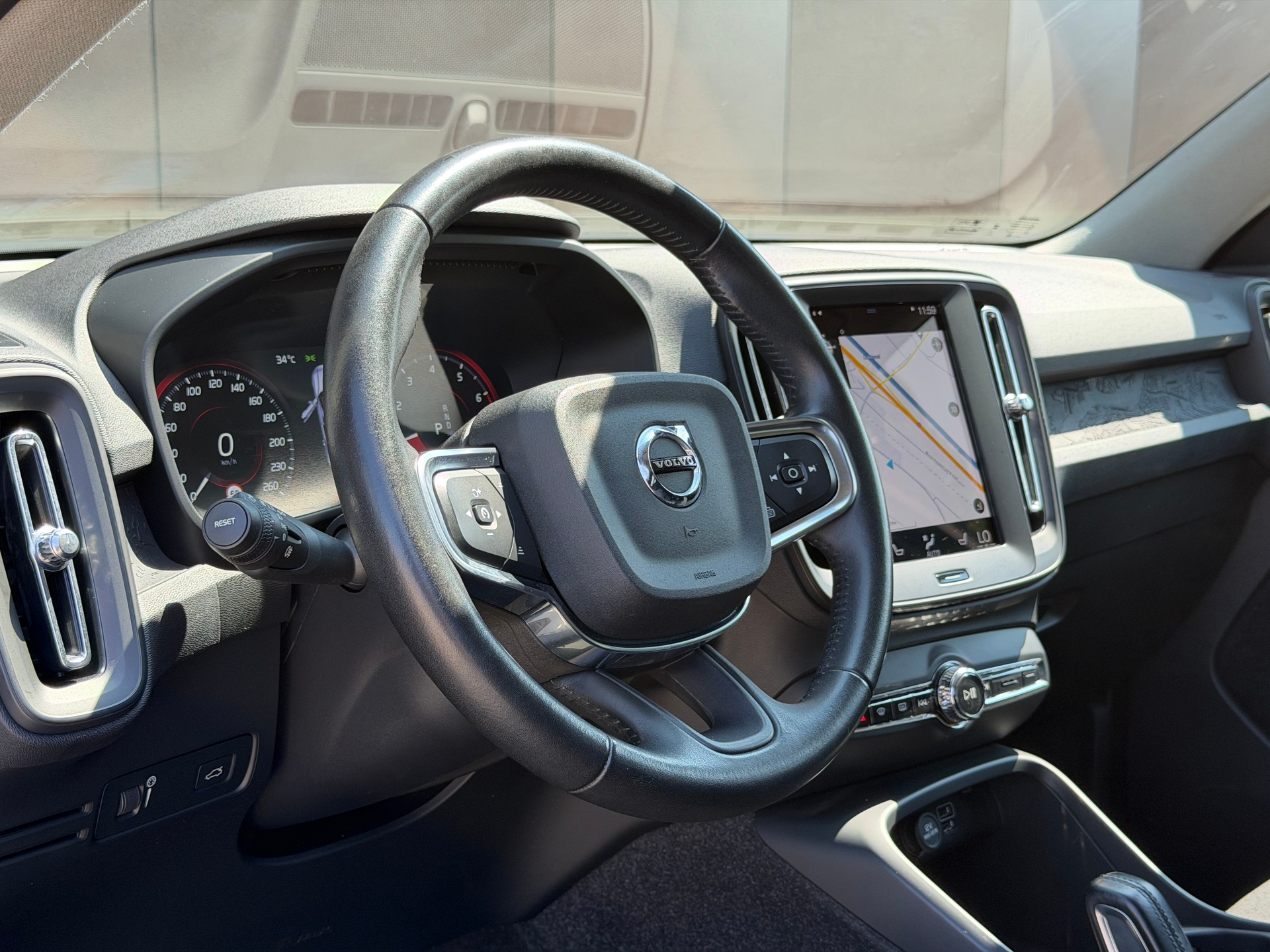 VOLVO XC40 T3 Momentum Geartronic *Assistenzpaket* *Rückfahrkamera*-image-15