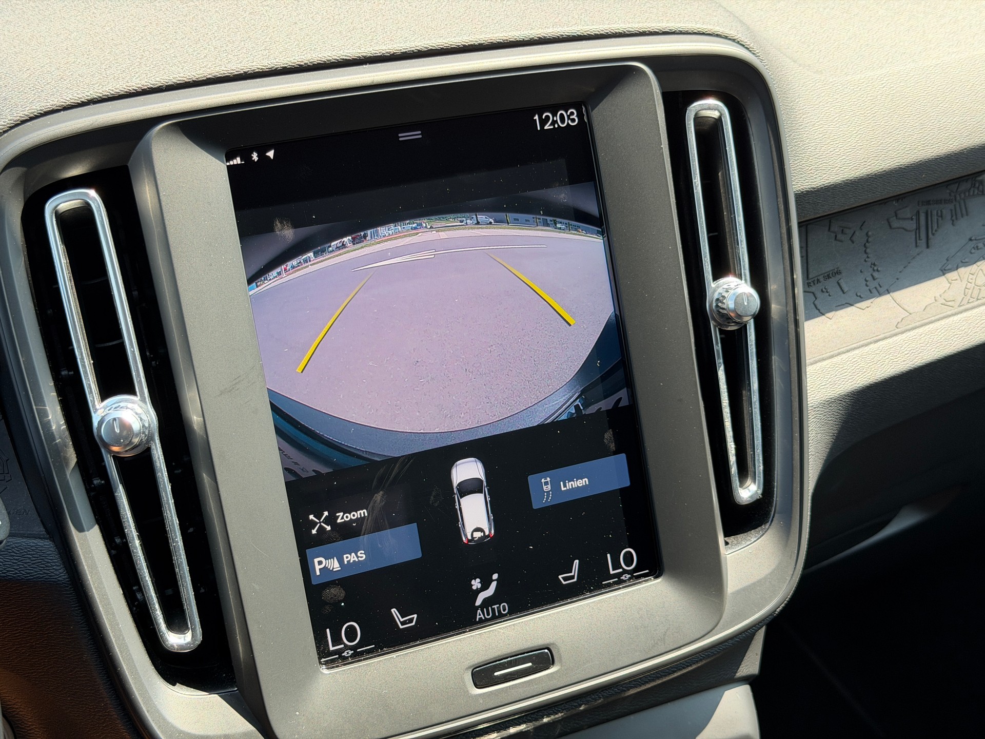 VOLVO XC40 T3 Momentum Geartronic *Assistenzpaket* *Rückfahrkamera*-image-22