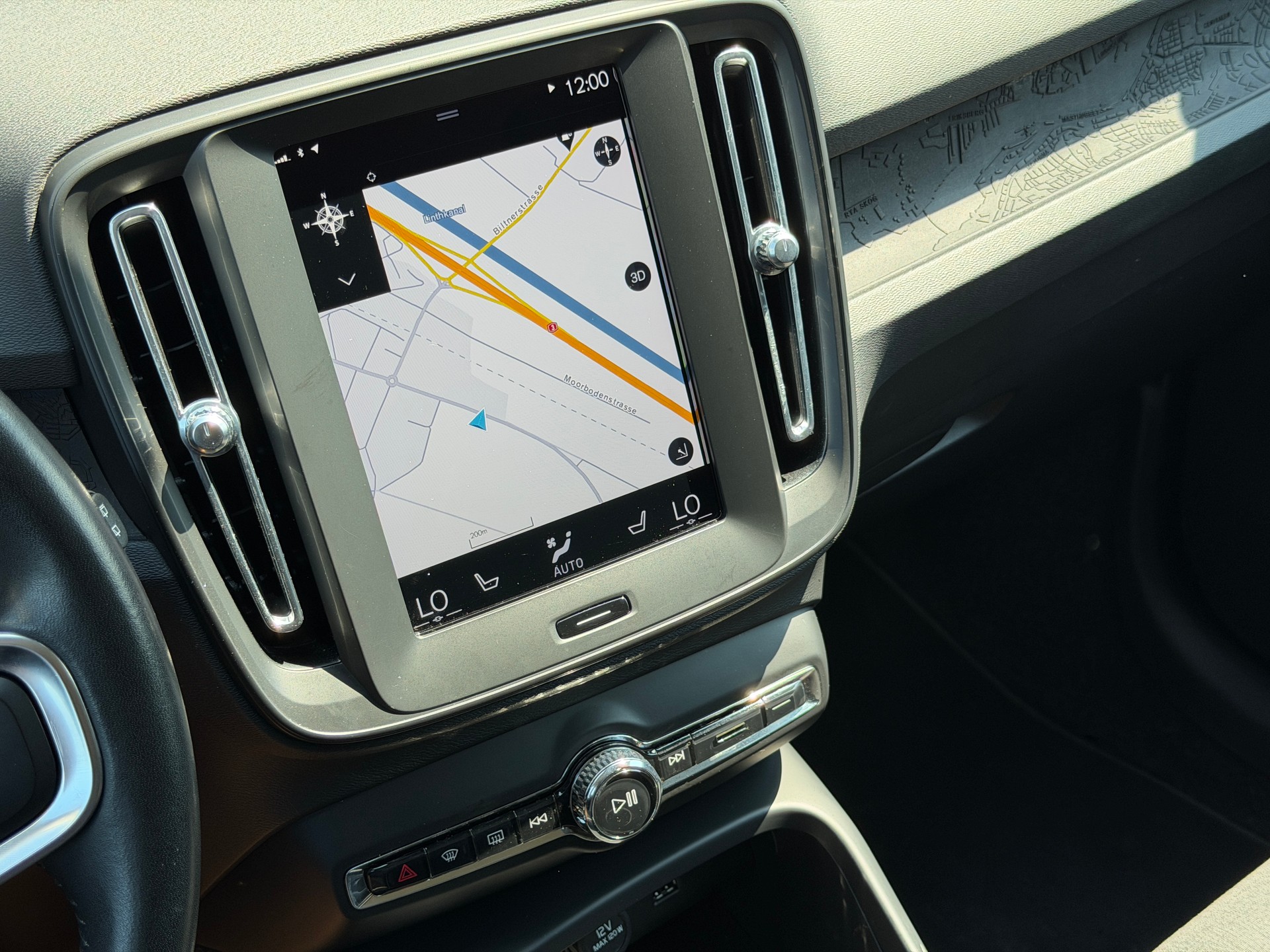 VOLVO XC40 T3 Momentum Geartronic *Assistenzpaket* *Rückfahrkamera*-image-19