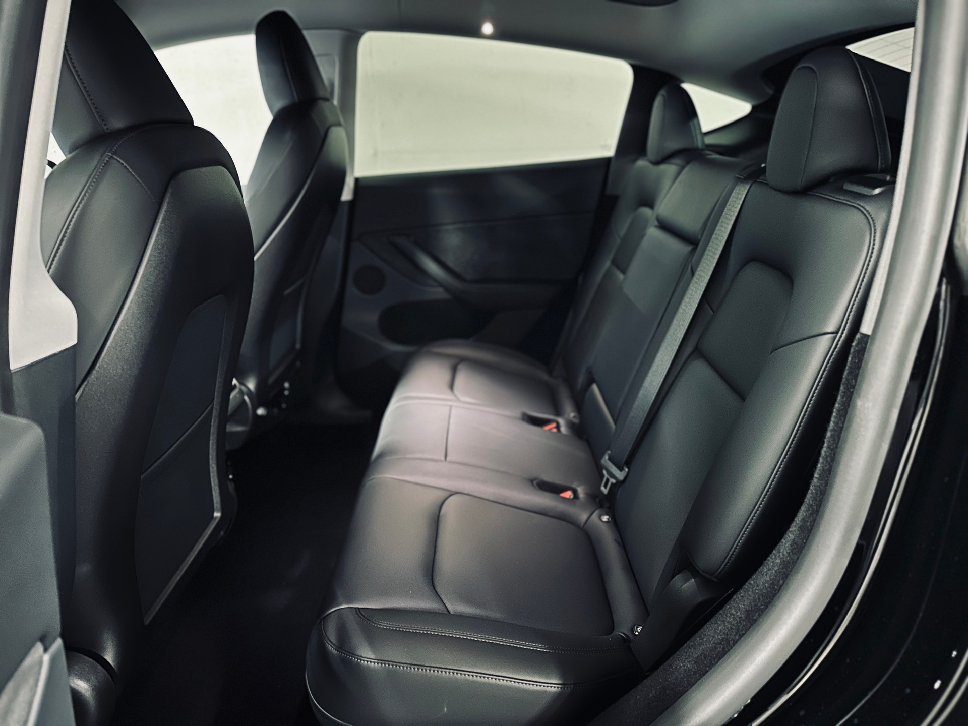 TESLA Model Y Long Range AWD (Enhanced Autopilot)-image-8