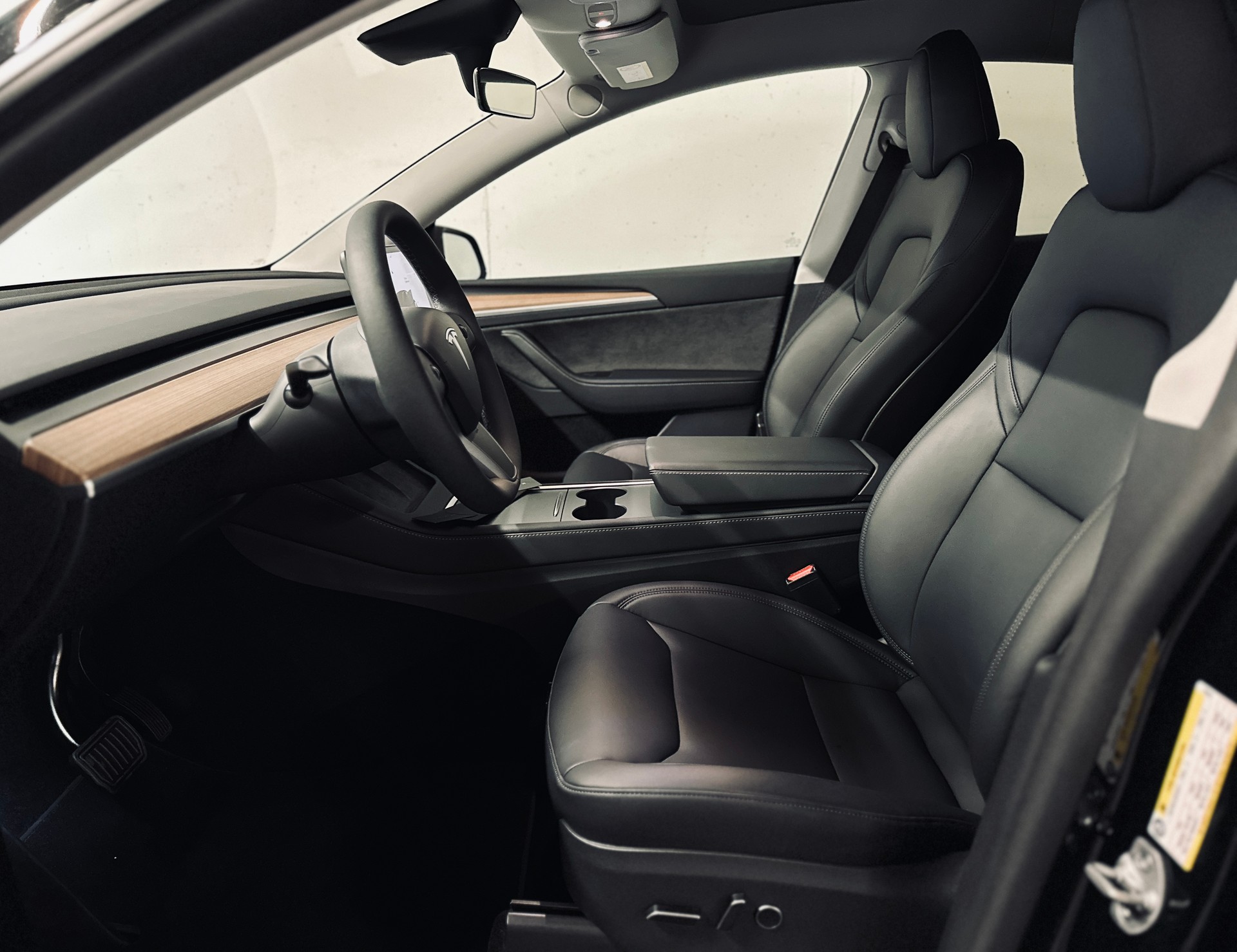 TESLA Model Y Long Range AWD (Enhanced Autopilot)-image-7