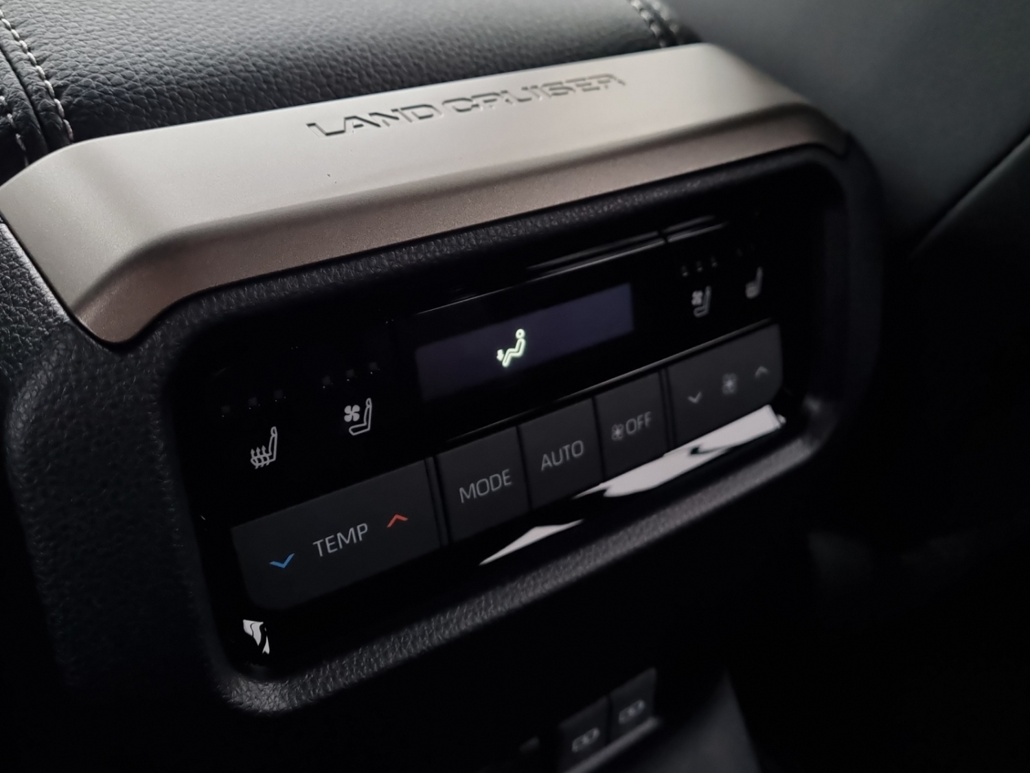 TOYOTA Land Cruiser 2.8 D 48V Invincible-image-13