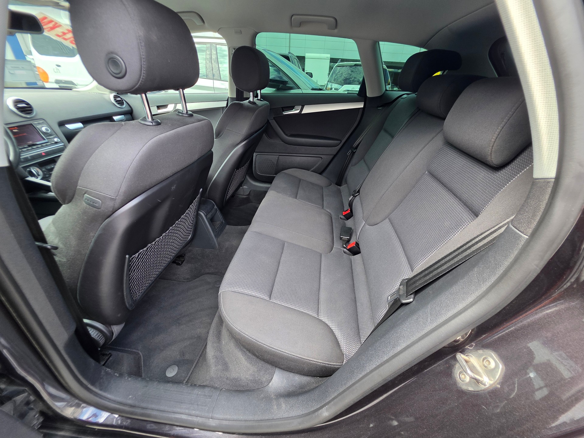 AUDI A3 Sportback 1.4 TFSI Ambition-image-9