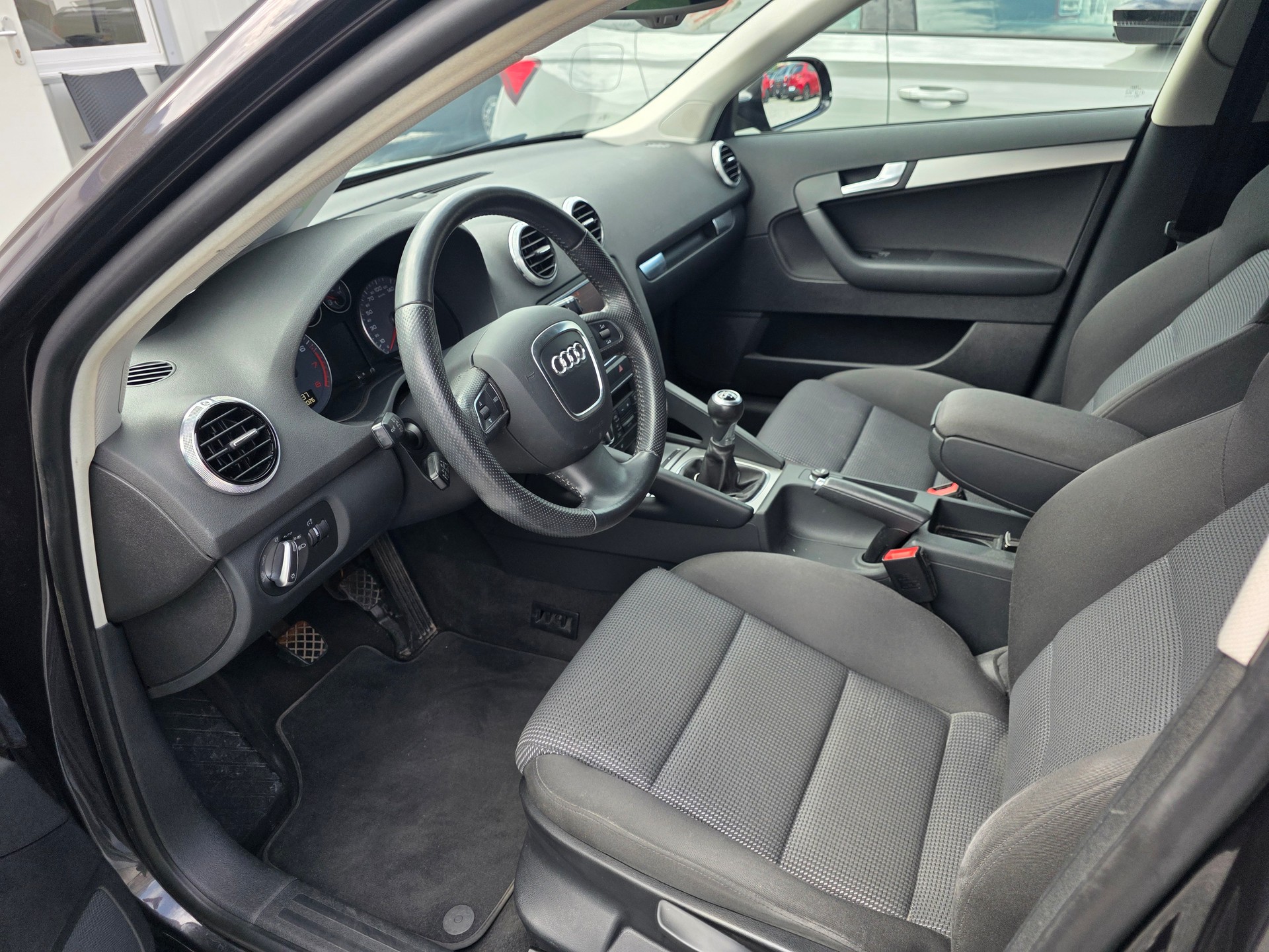 AUDI A3 Sportback 1.4 TFSI Ambition-image-7