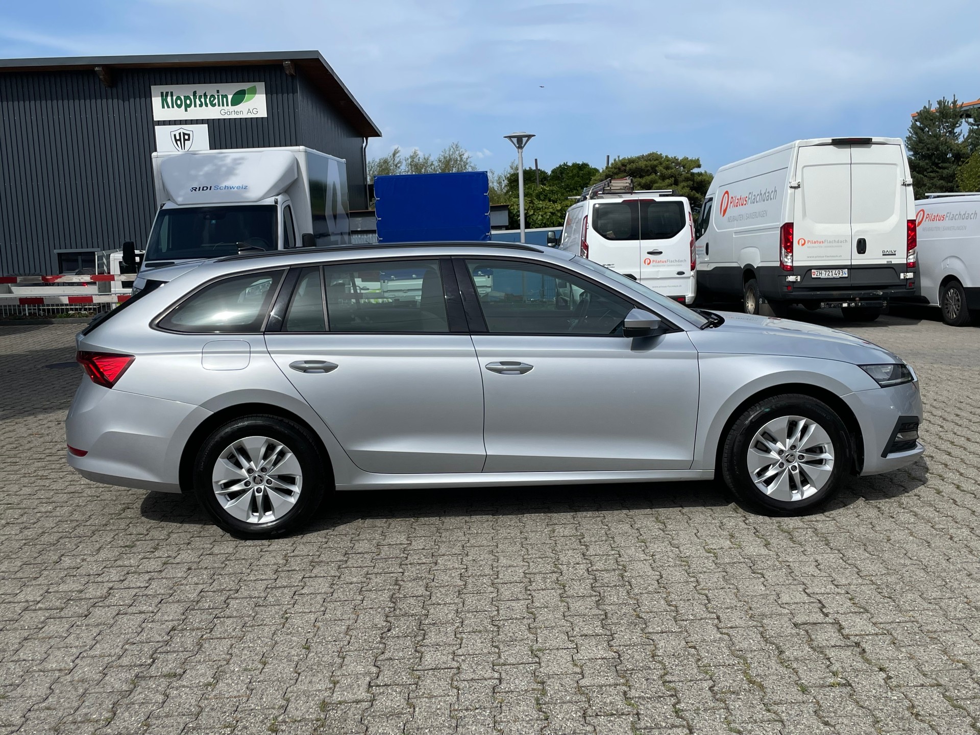 SKODA Octavia Combi 2.0 TDI DSG Ambition 4x4 * neue Bremsen vorne und hinten *-image-6