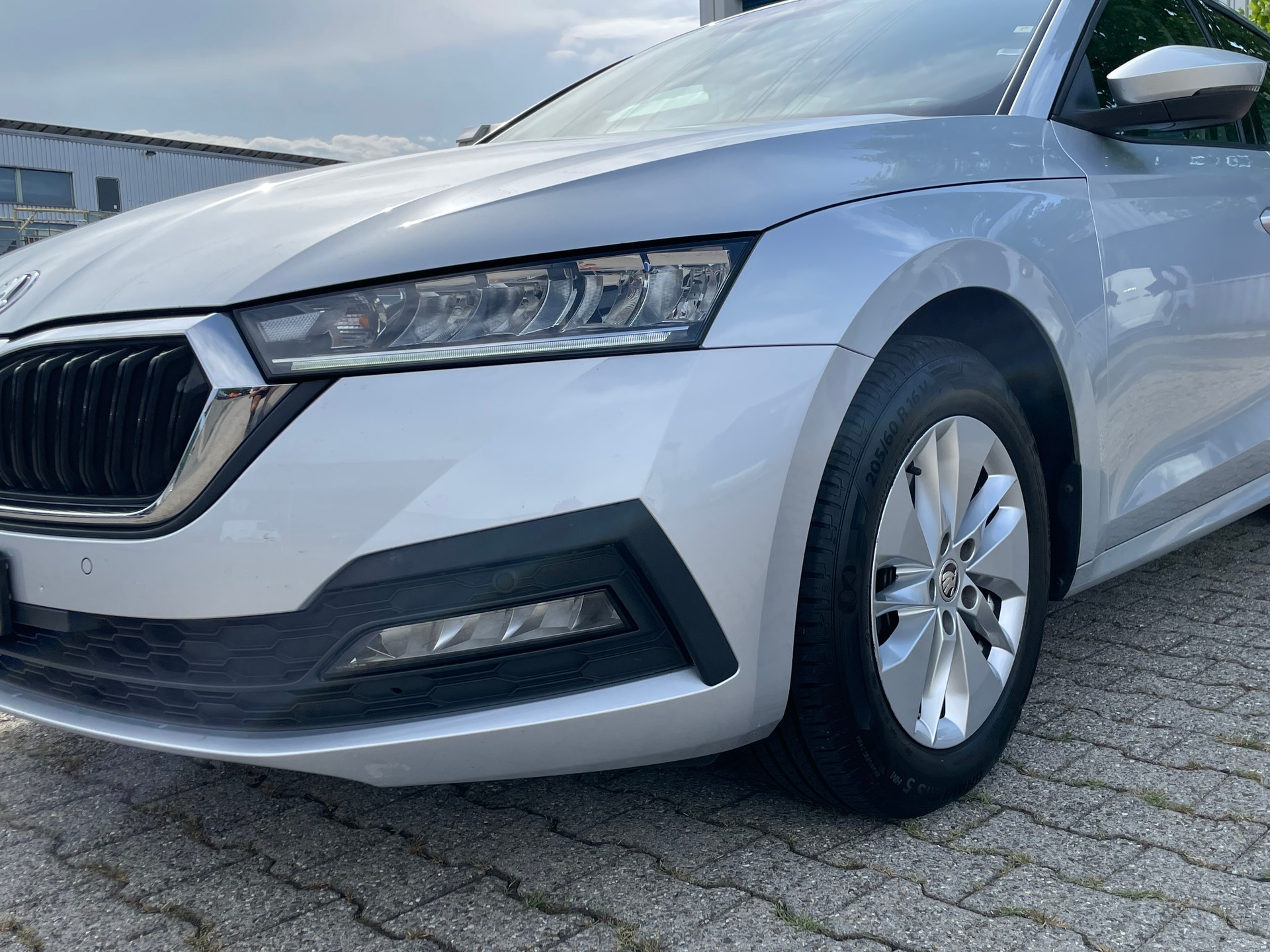SKODA Octavia Combi 2.0 TDI DSG Ambition 4x4 * neue Bremsen vorne und hinten *-image-8