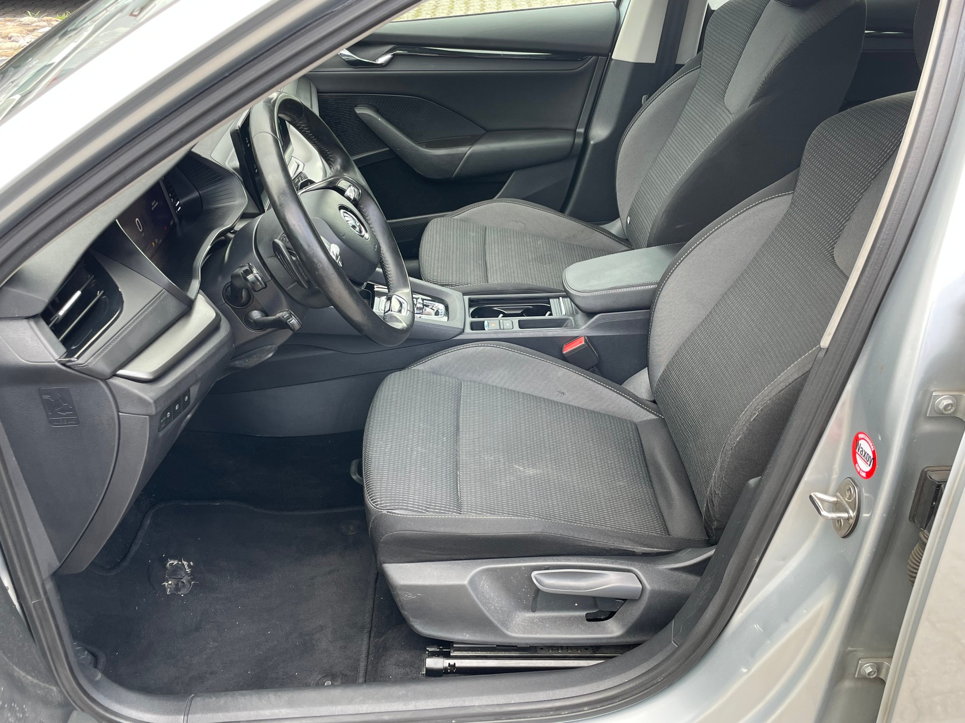 SKODA Octavia Combi 2.0 TDI DSG Ambition 4x4 * neue Bremsen vorne und hinten *-image-10