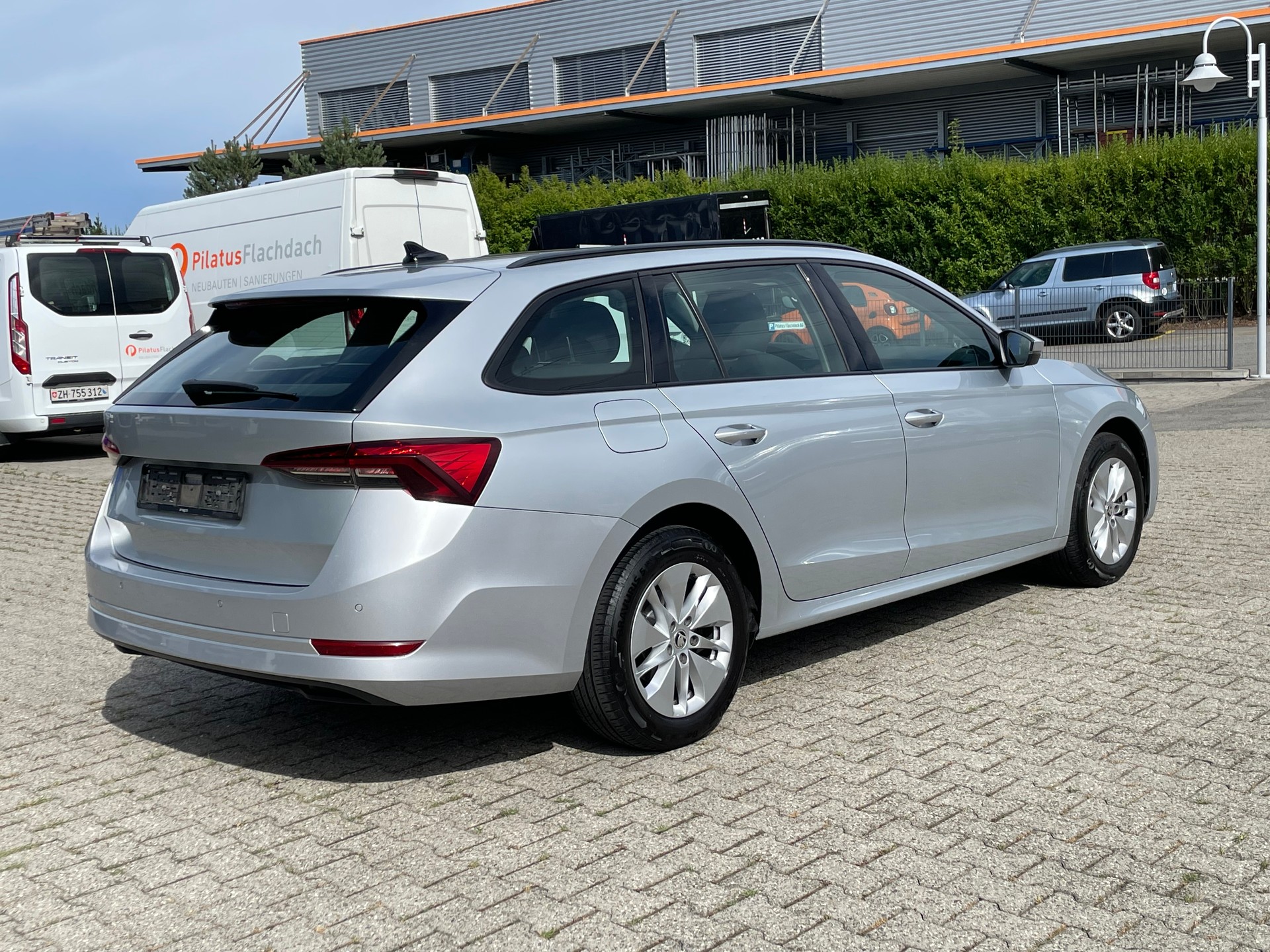 SKODA Octavia Combi 2.0 TDI DSG Ambition 4x4 * neue Bremsen vorne und hinten *-image-5