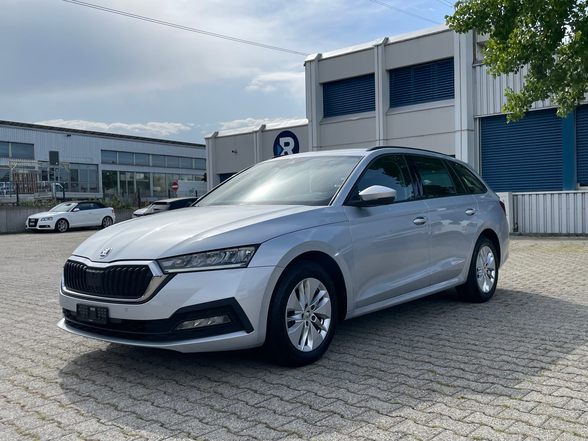 SKODA Octavia Combi 2.0 TDI DSG Ambition 4x4 * neue Bremsen vorne und hinten *-image-0