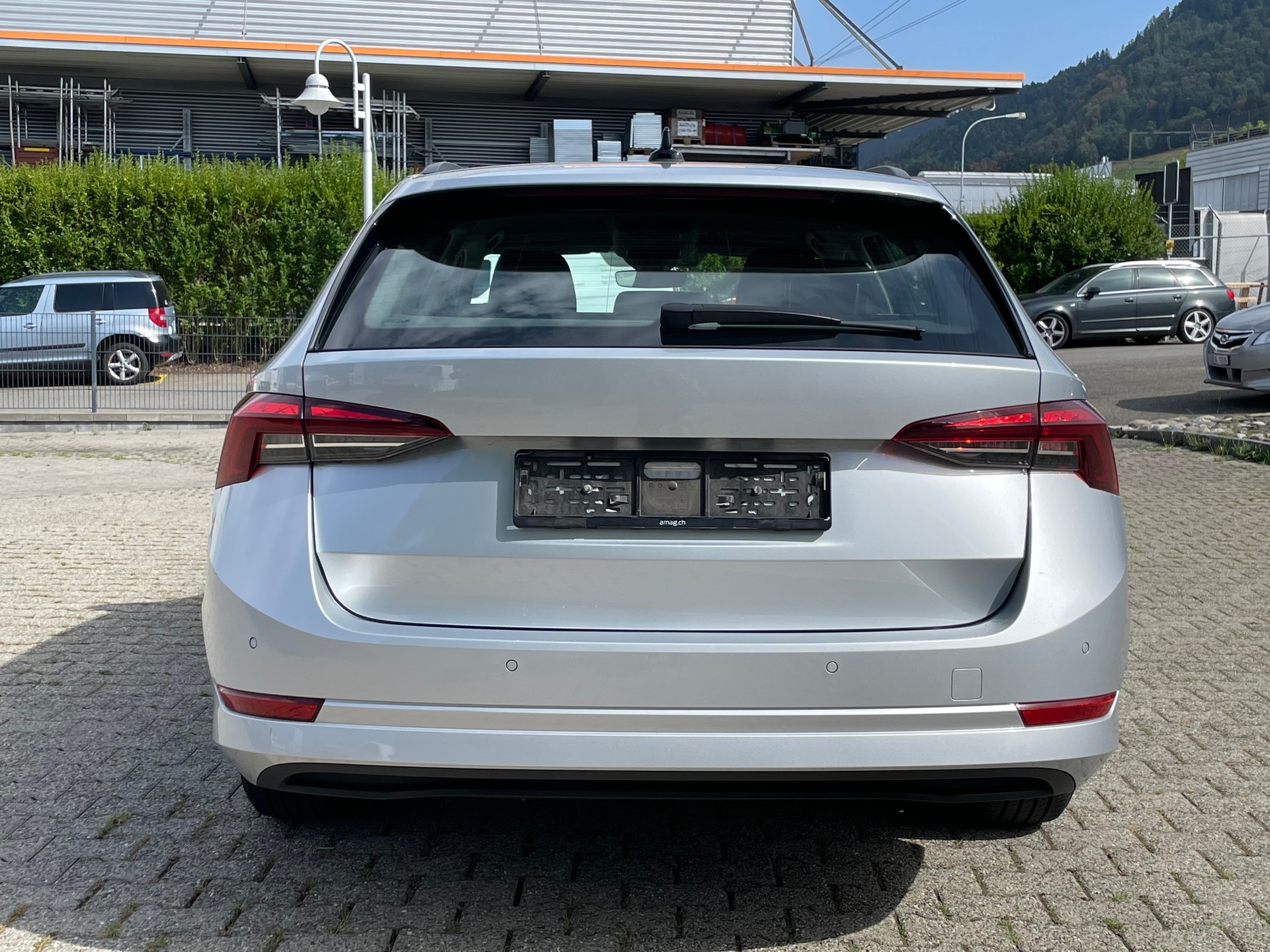 SKODA Octavia Combi 2.0 TDI DSG Ambition 4x4 * neue Bremsen vorne und hinten *-image-4