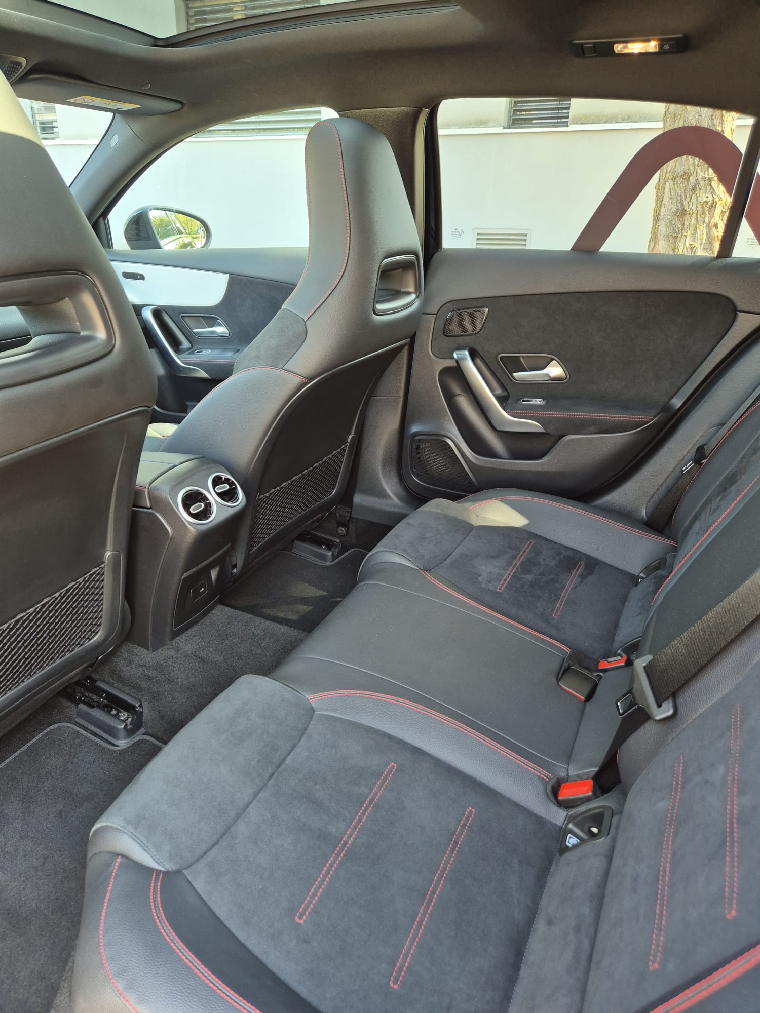 MERCEDES-BENZ A 180 Night Star AMG Line-image-4