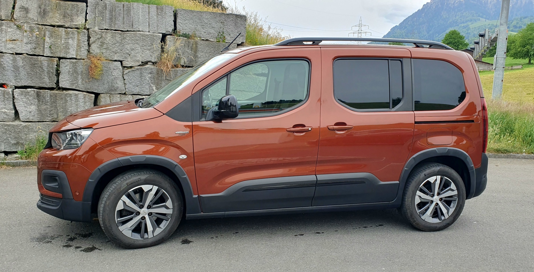 PEUGEOT 1.5 BlueHDi 130 Allure-image-4