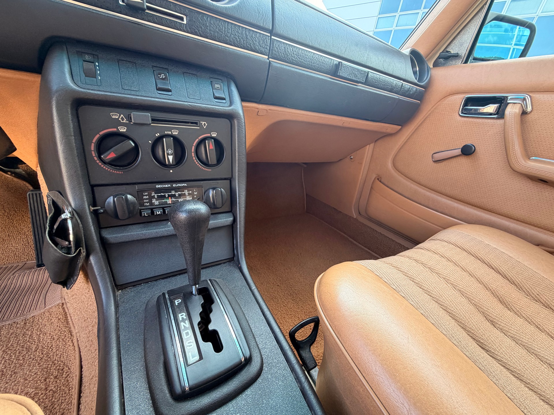 MERCEDES-BENZ 230-image-14