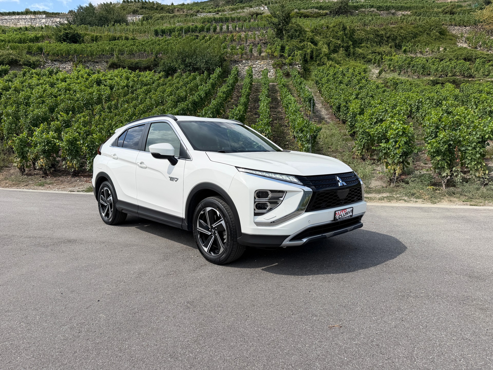 MITSUBISHI Cross 2.4 PHEV Style Business 4WD-image-1