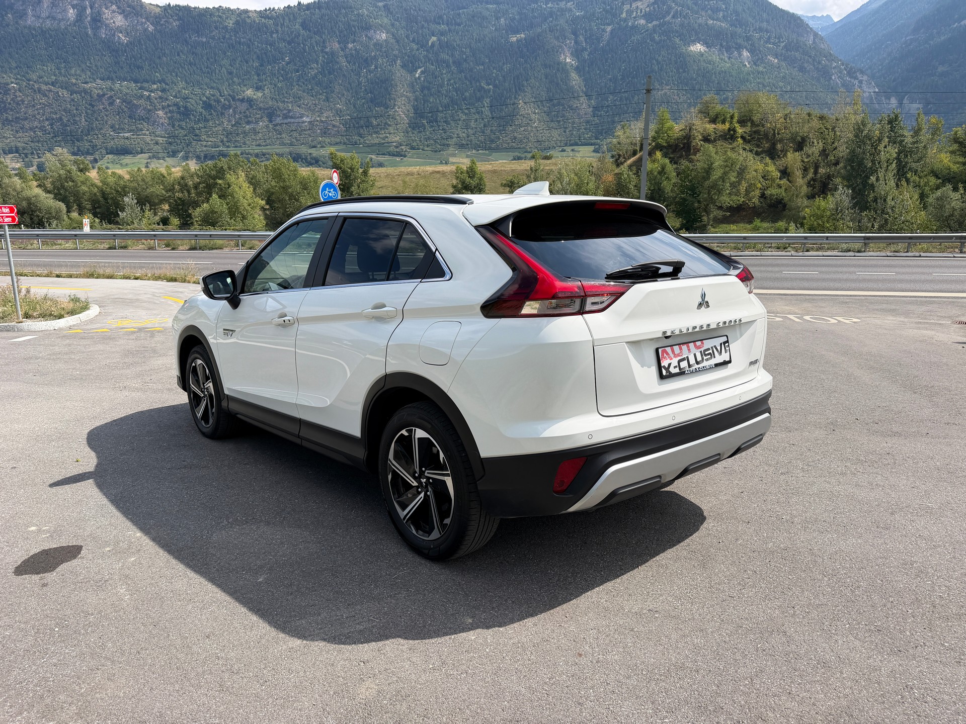 MITSUBISHI Cross 2.4 PHEV Style Business 4WD-image-3