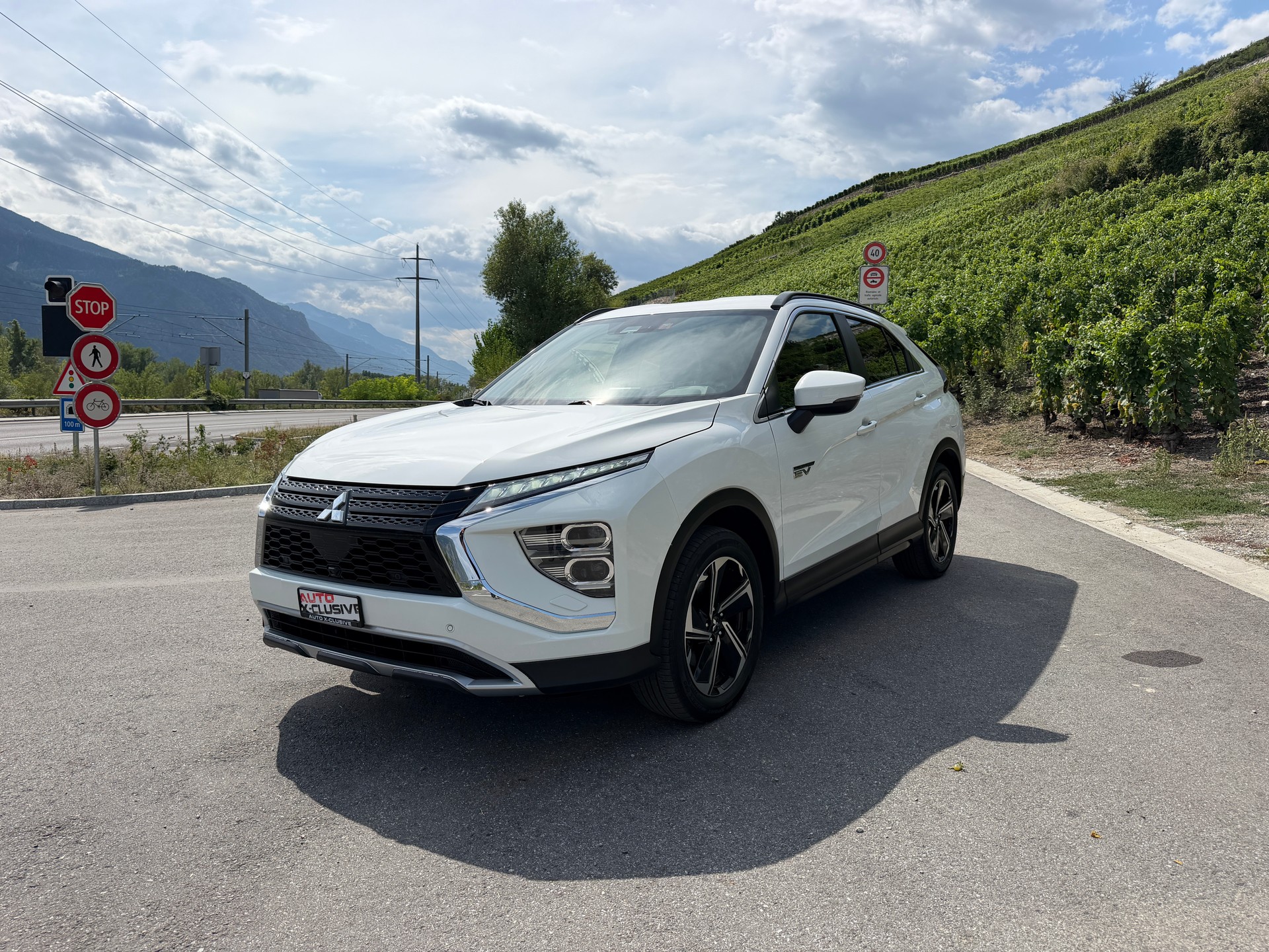 MITSUBISHI Cross 2.4 PHEV Style Business 4WD-image-0