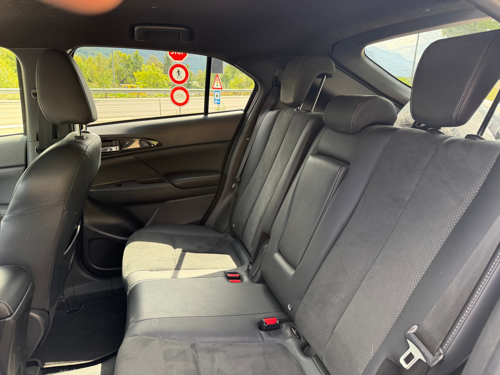 MITSUBISHI Cross 2.4 PHEV Style Business 4WD-image-8