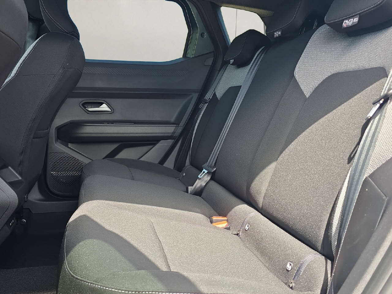 DACIA Duster 1.2 Hybrid Journey 4WD-image-10