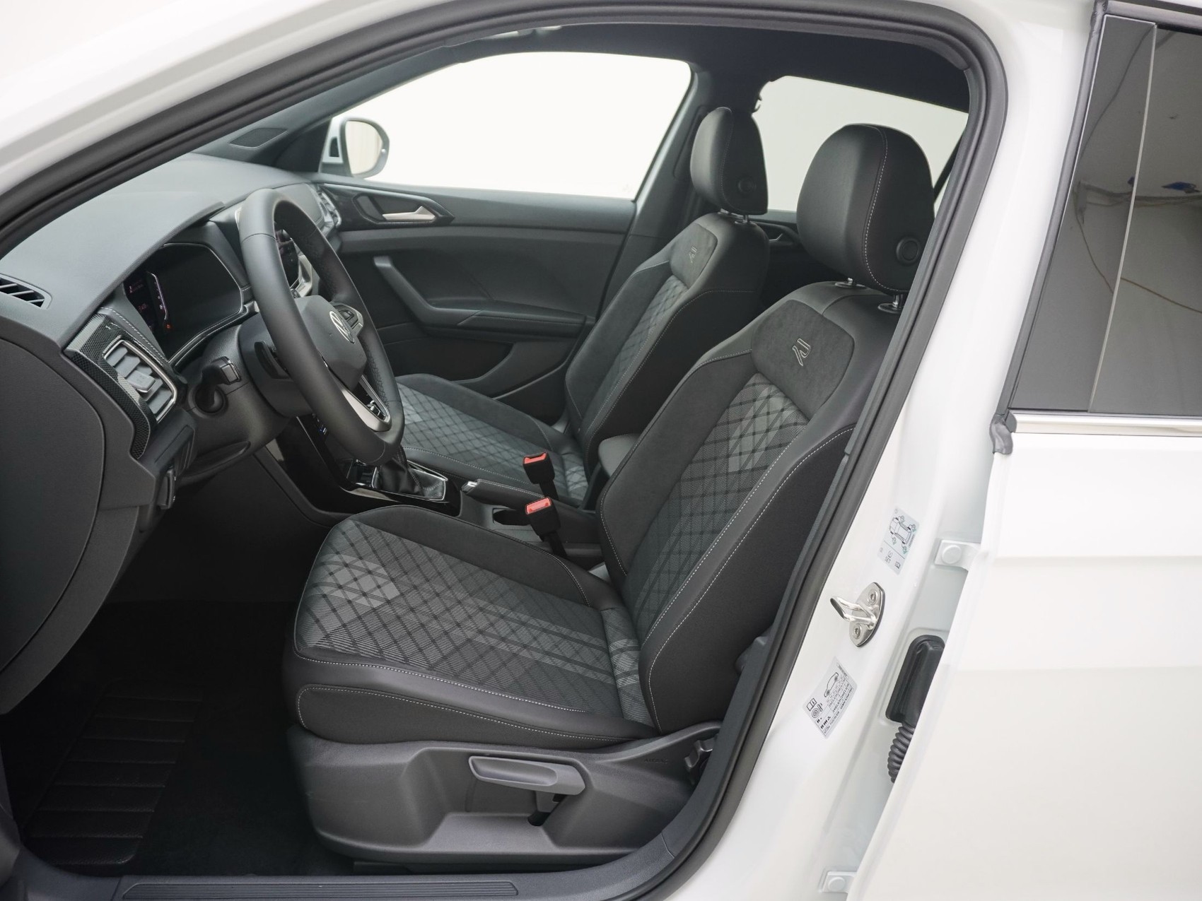 VW T-Cross 1.5 TSI R-Line DSG-image-12