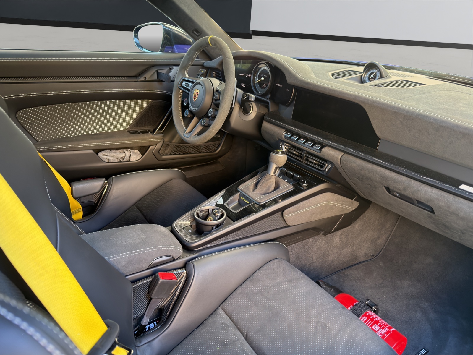 PORSCHE 911 GT3 RS-image-11