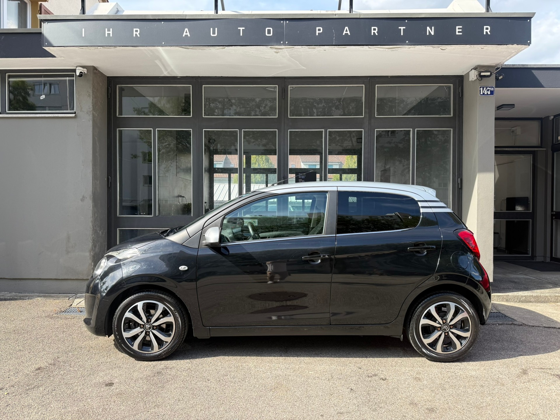 CITROEN C1 1.2 PureTech Shine-image-1