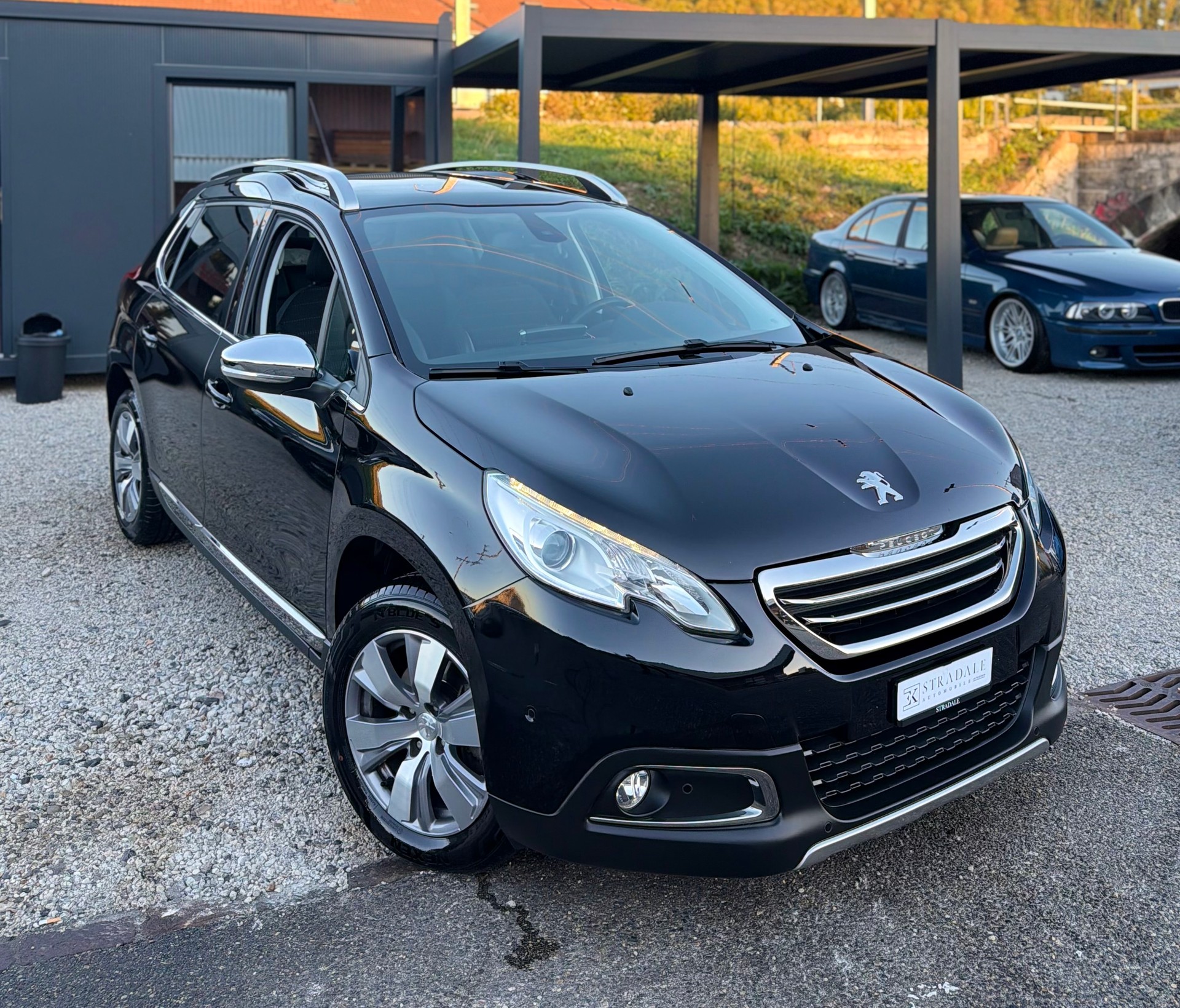 PEUGEOT 2008 1.6 VTI Allure Automatic**Ab MFK**Automat**Panorma-Dach**Chrome-Line**-image-0