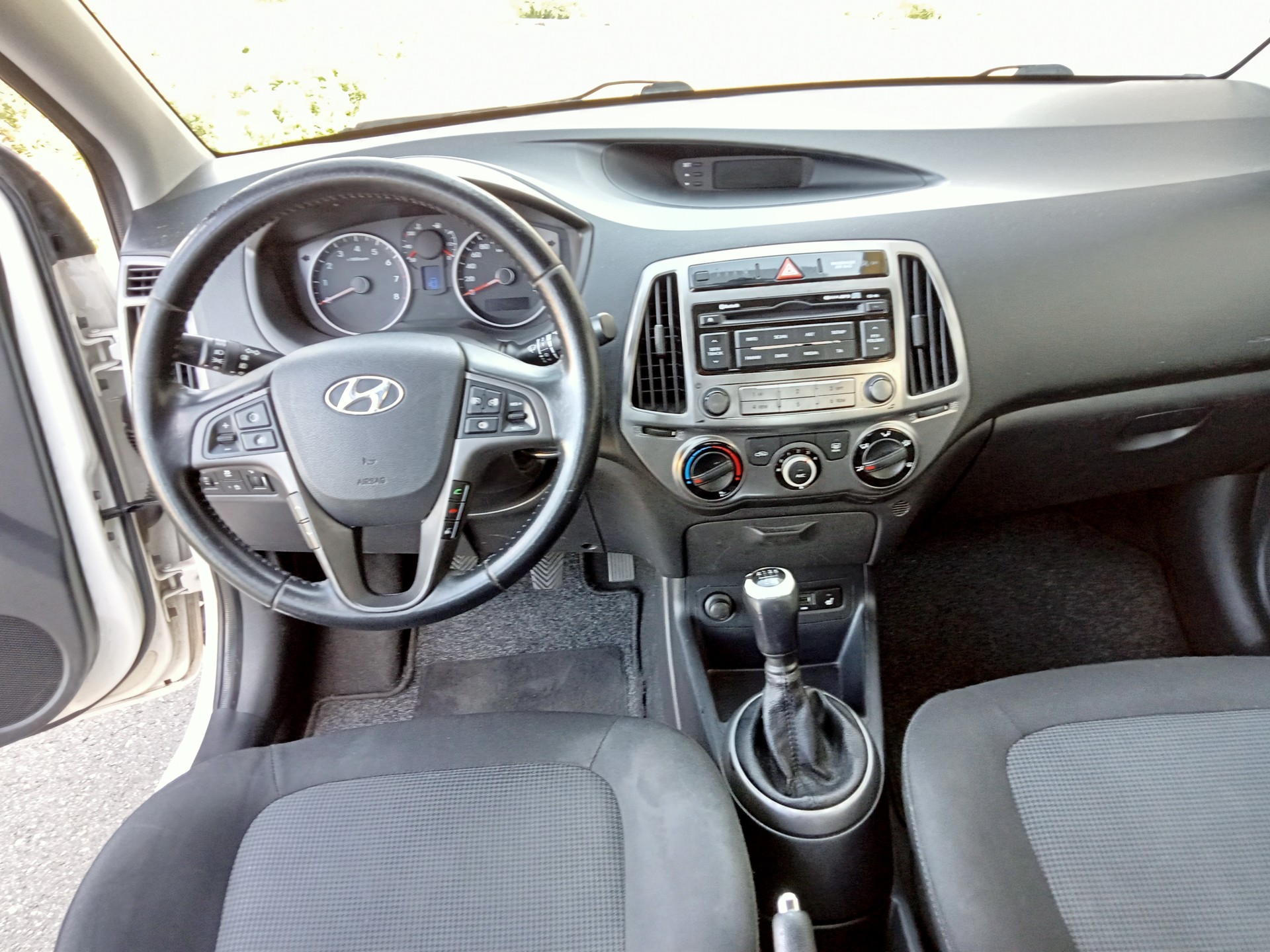 HYUNDAI i20 1.4 Style-image-6
