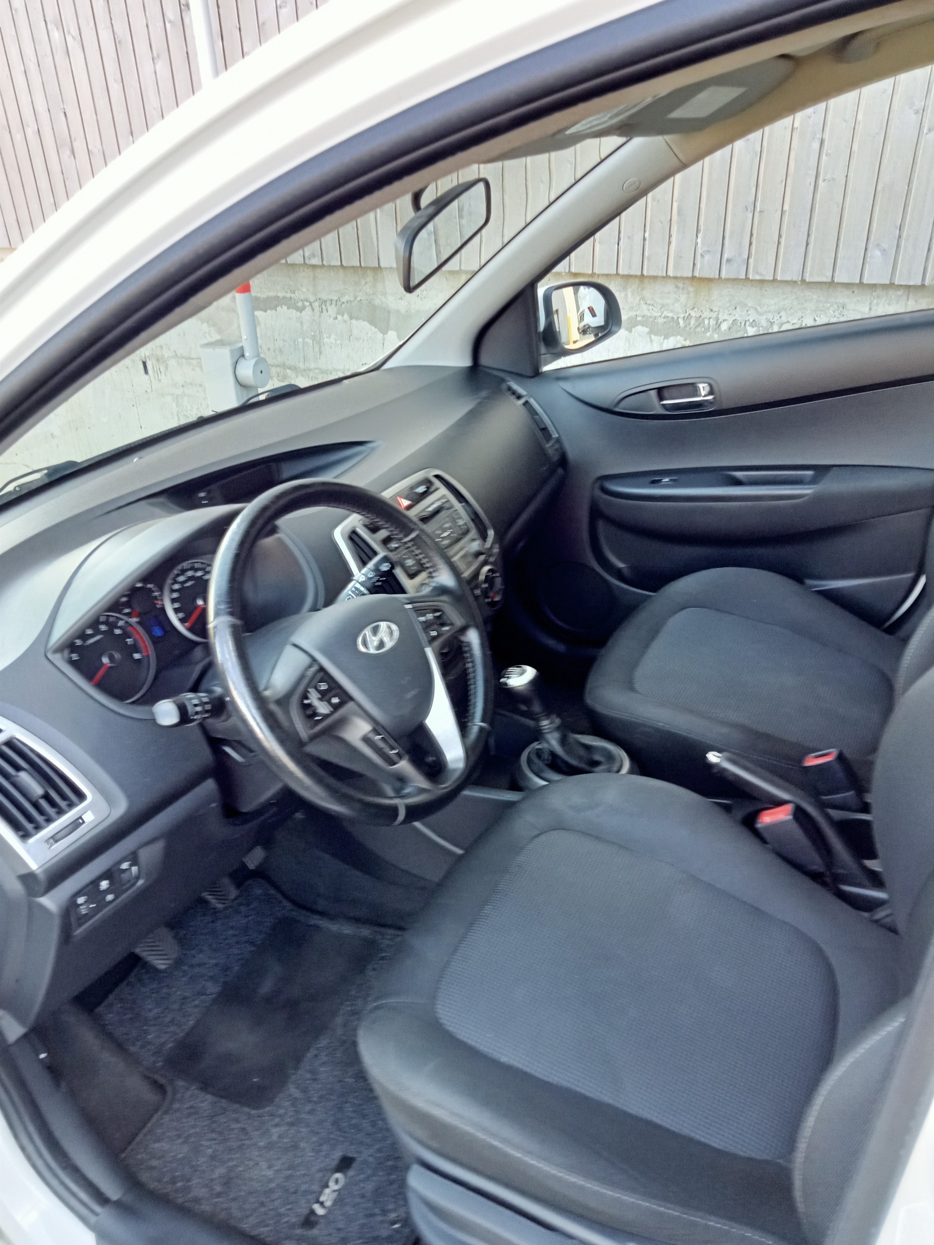 HYUNDAI i20 1.4 Style-image-7
